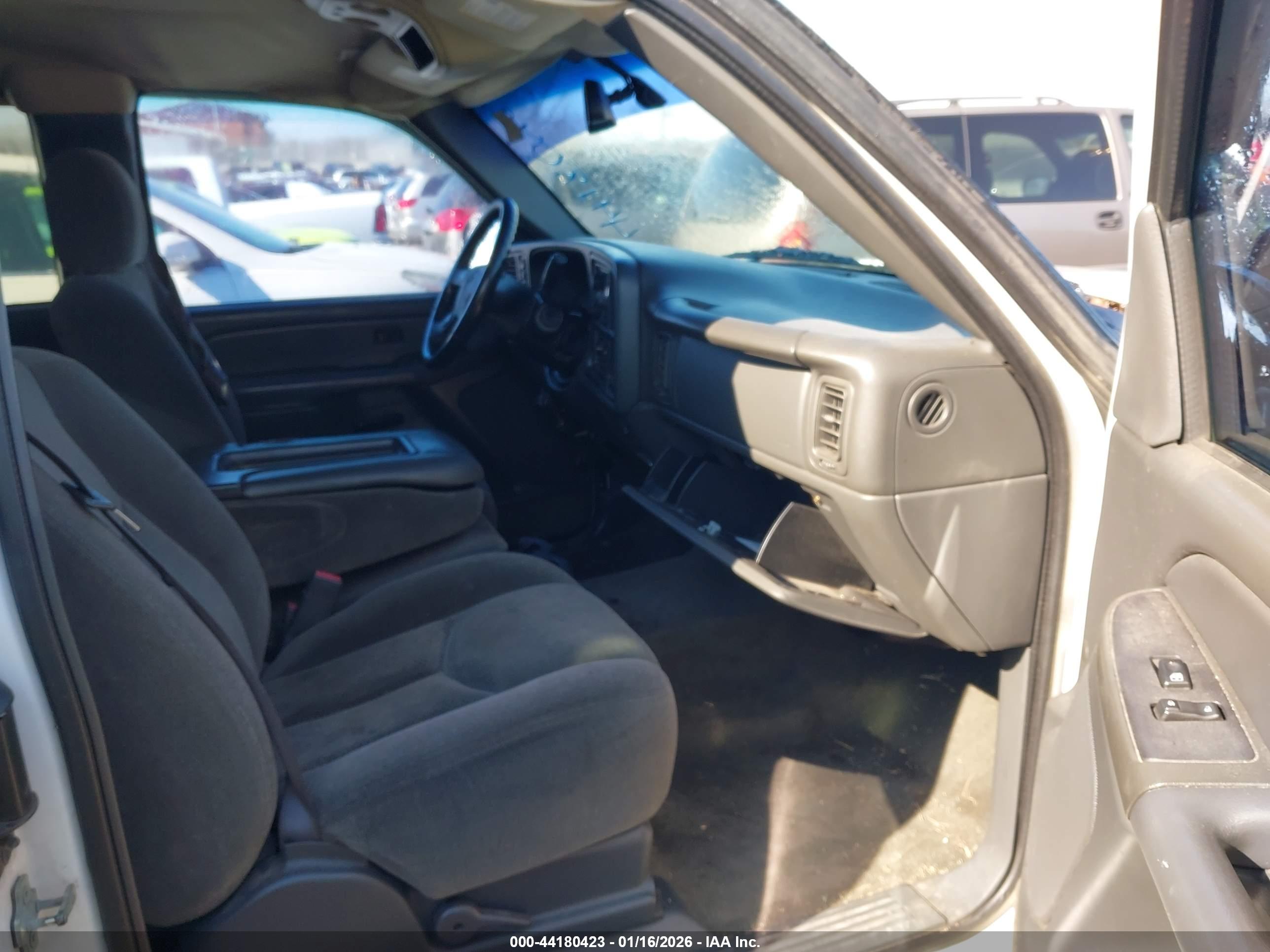 CHEVROLET SILVERADO image 5