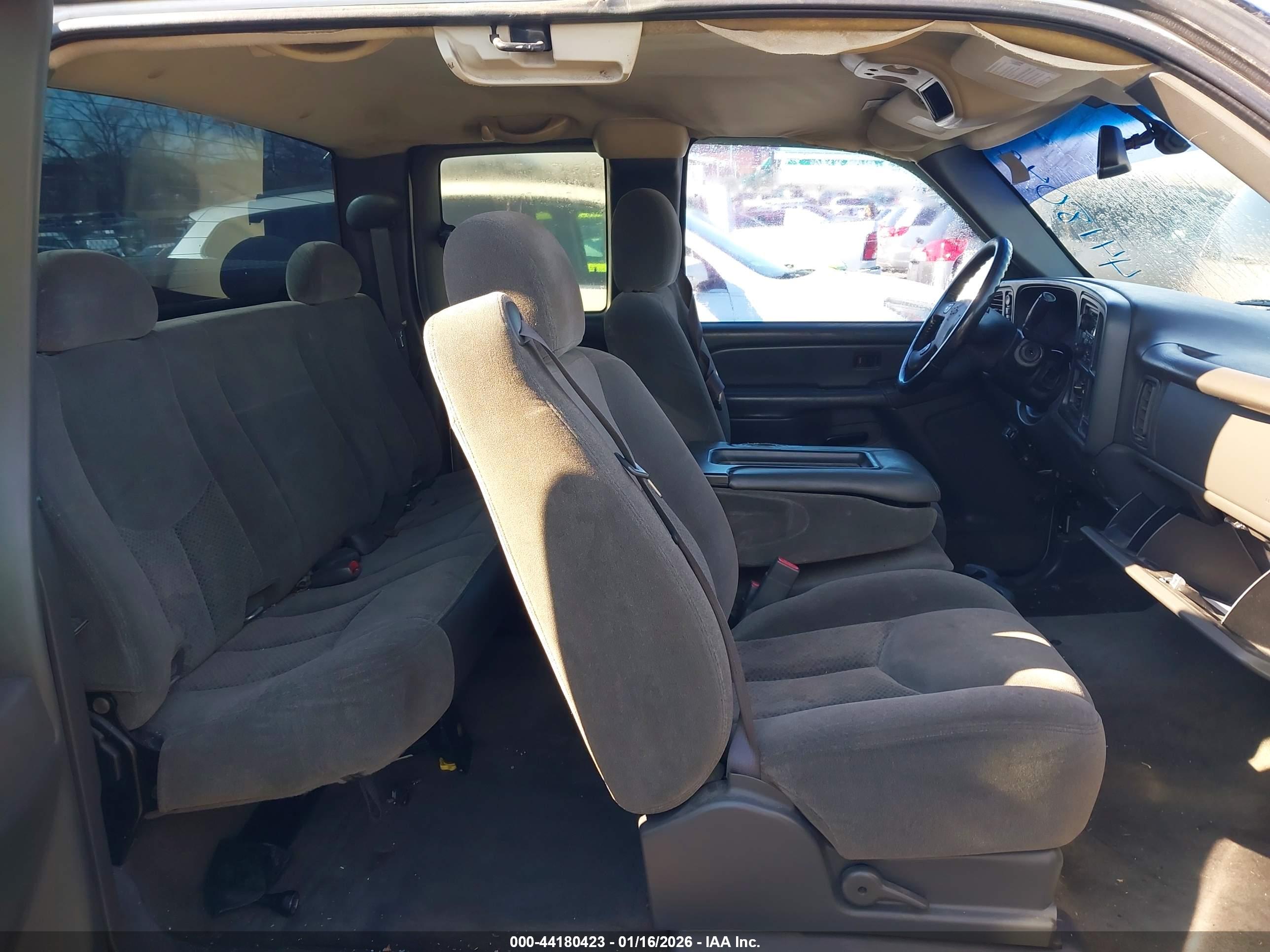 CHEVROLET SILVERADO image 8