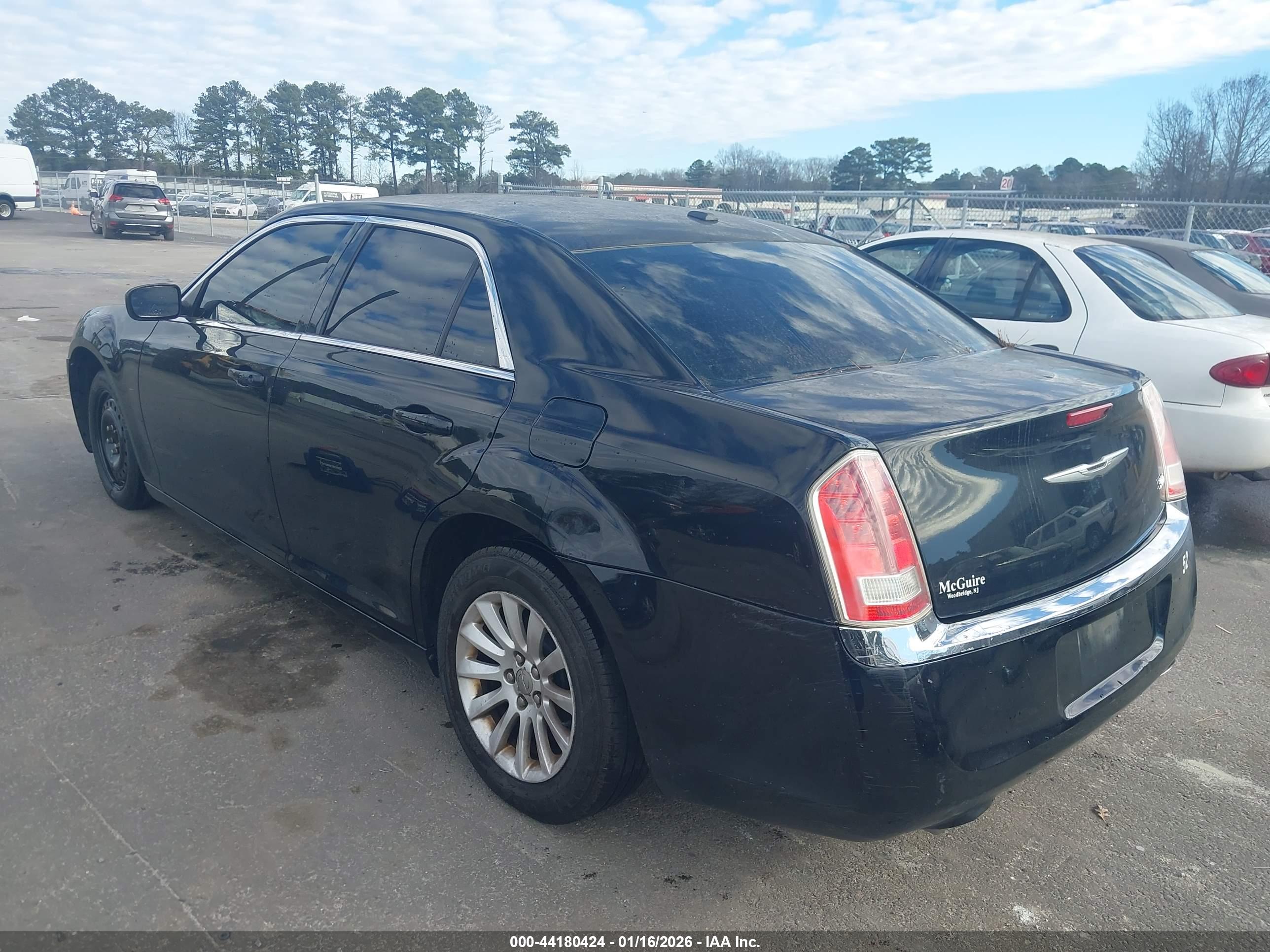 CHRYSLER 300 image 3