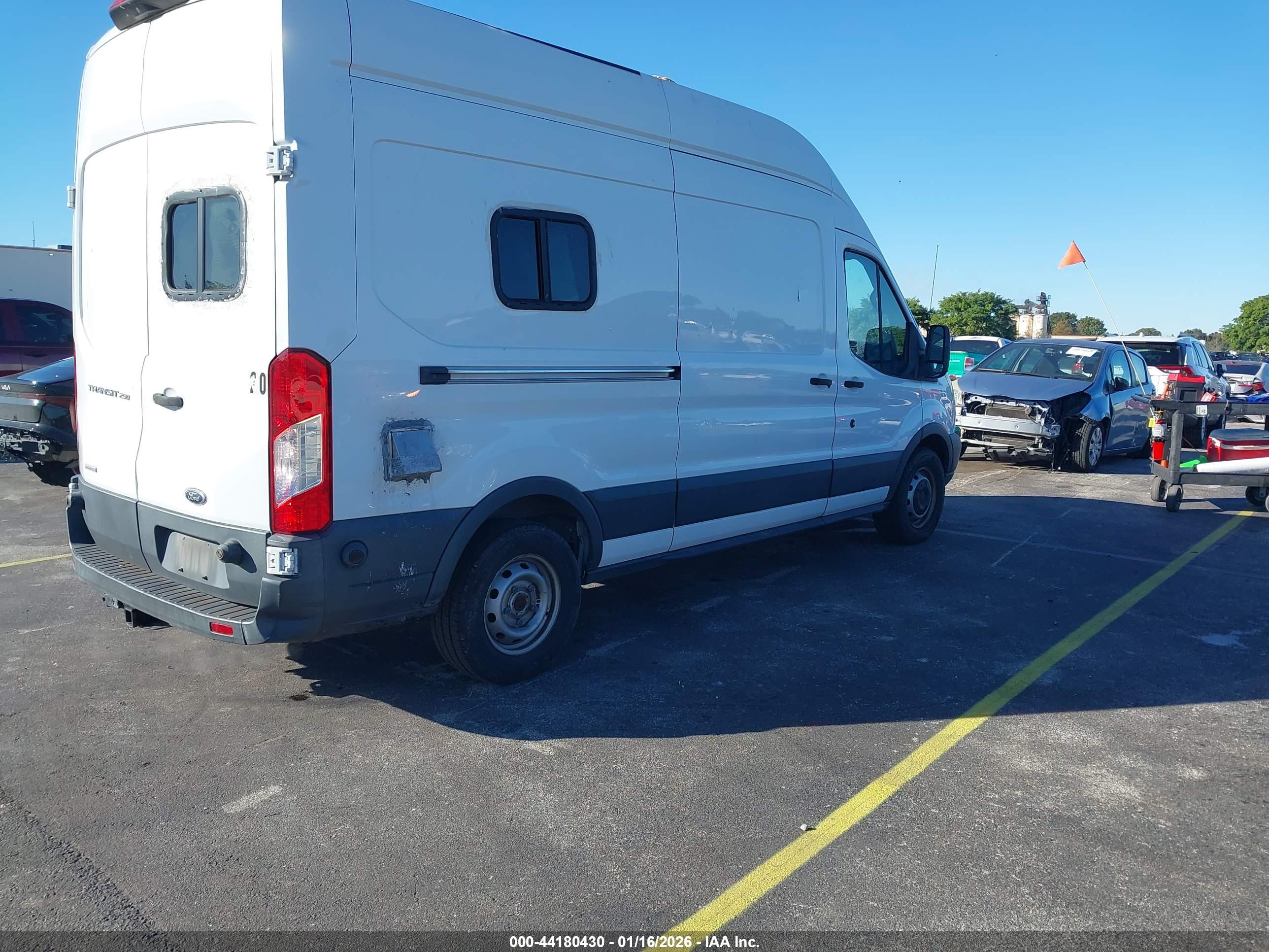 FORD TRANSIT-250 image 4