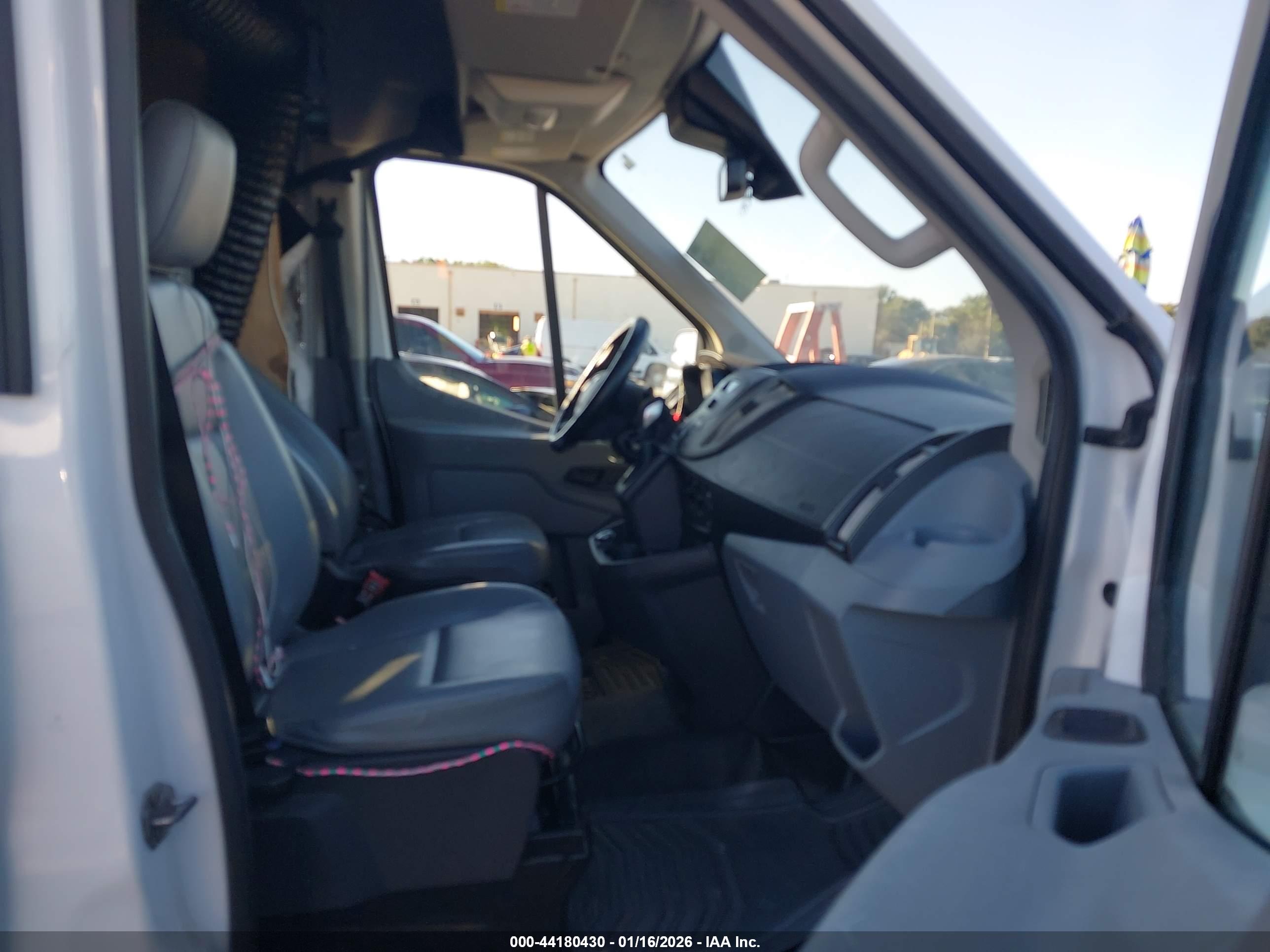 FORD TRANSIT-250 image 5