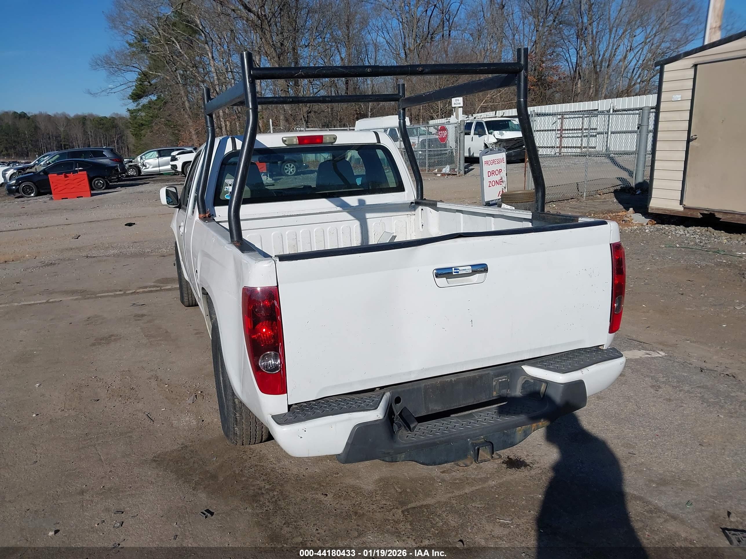 CHEVROLET COLORADO image 3