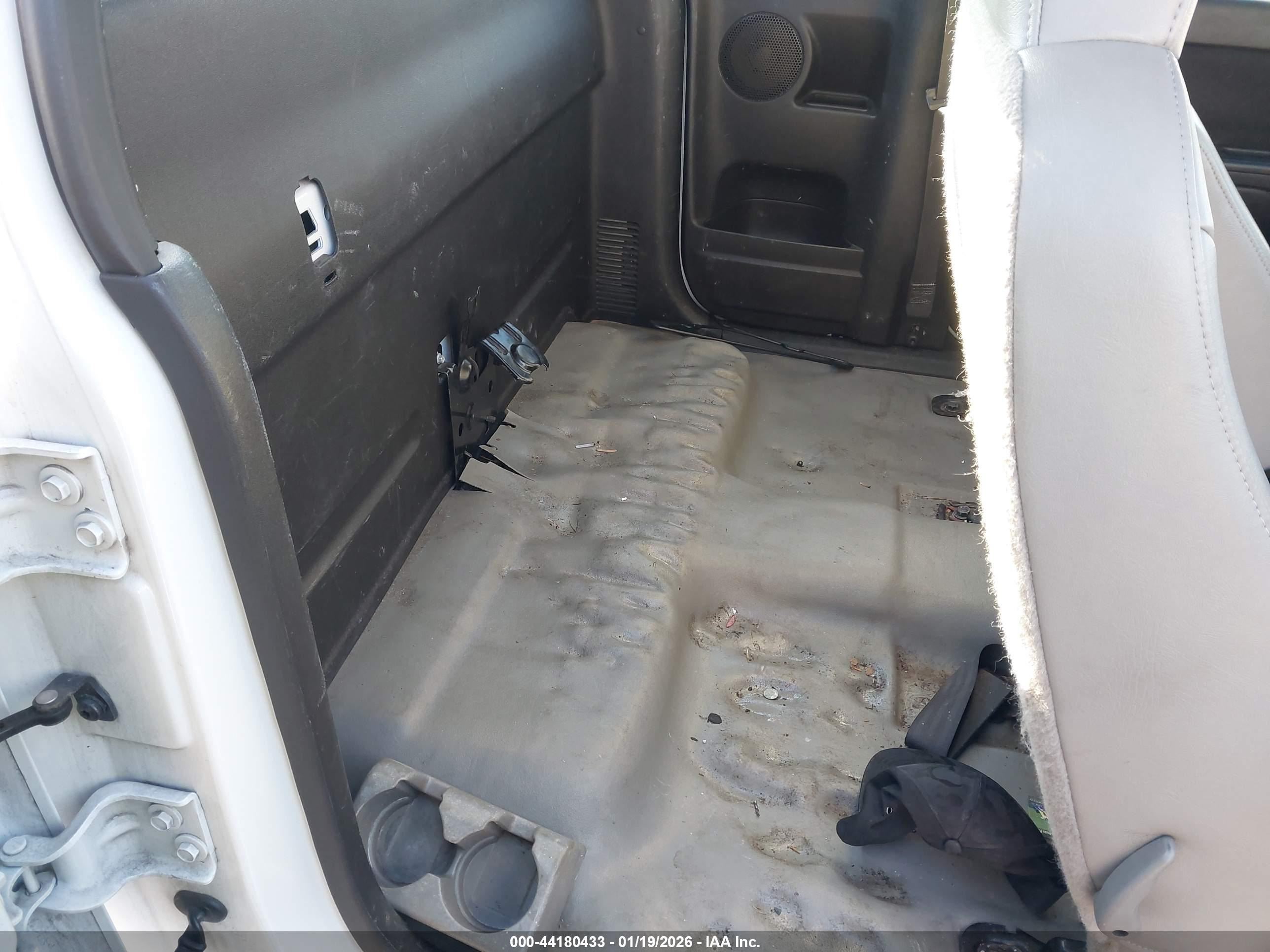 CHEVROLET COLORADO image 8