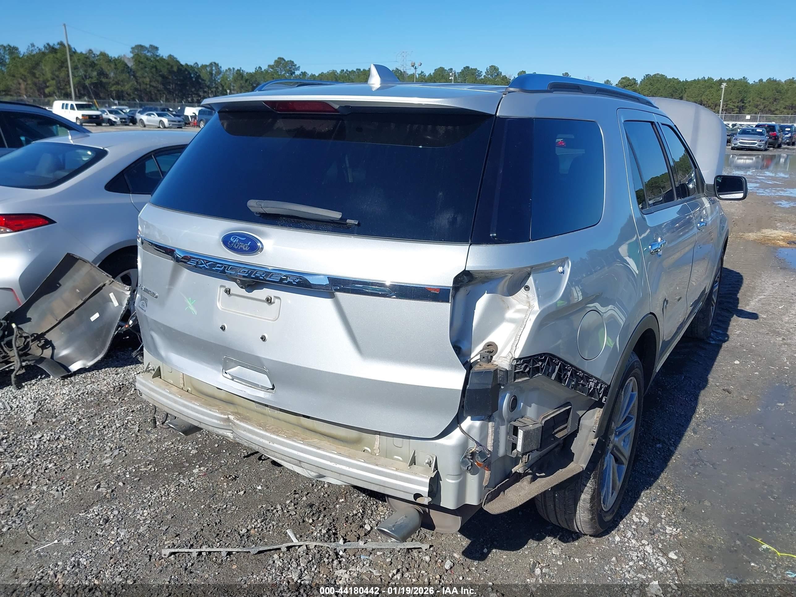 FORD EXPLORER image 4