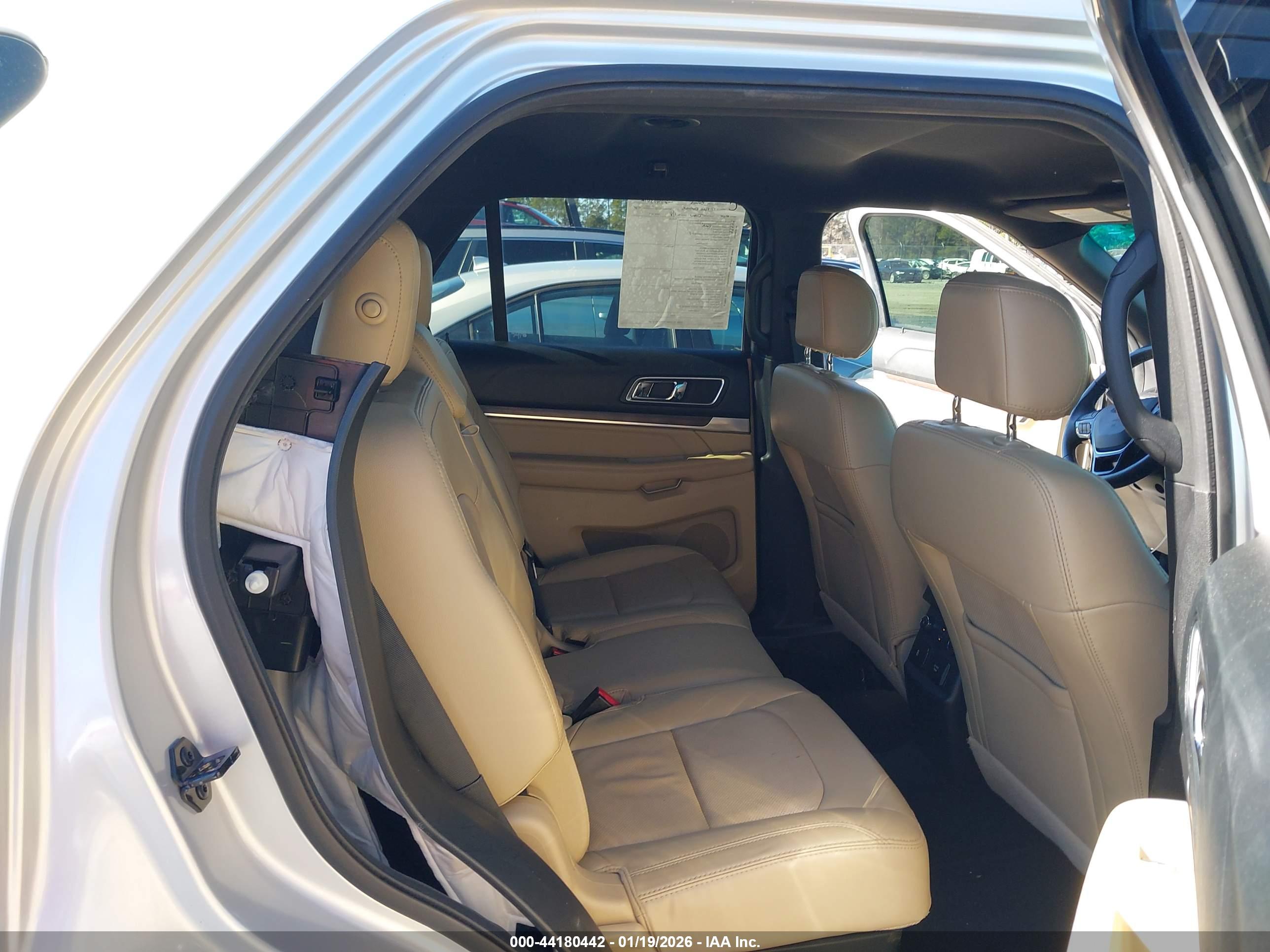 FORD EXPLORER image 8