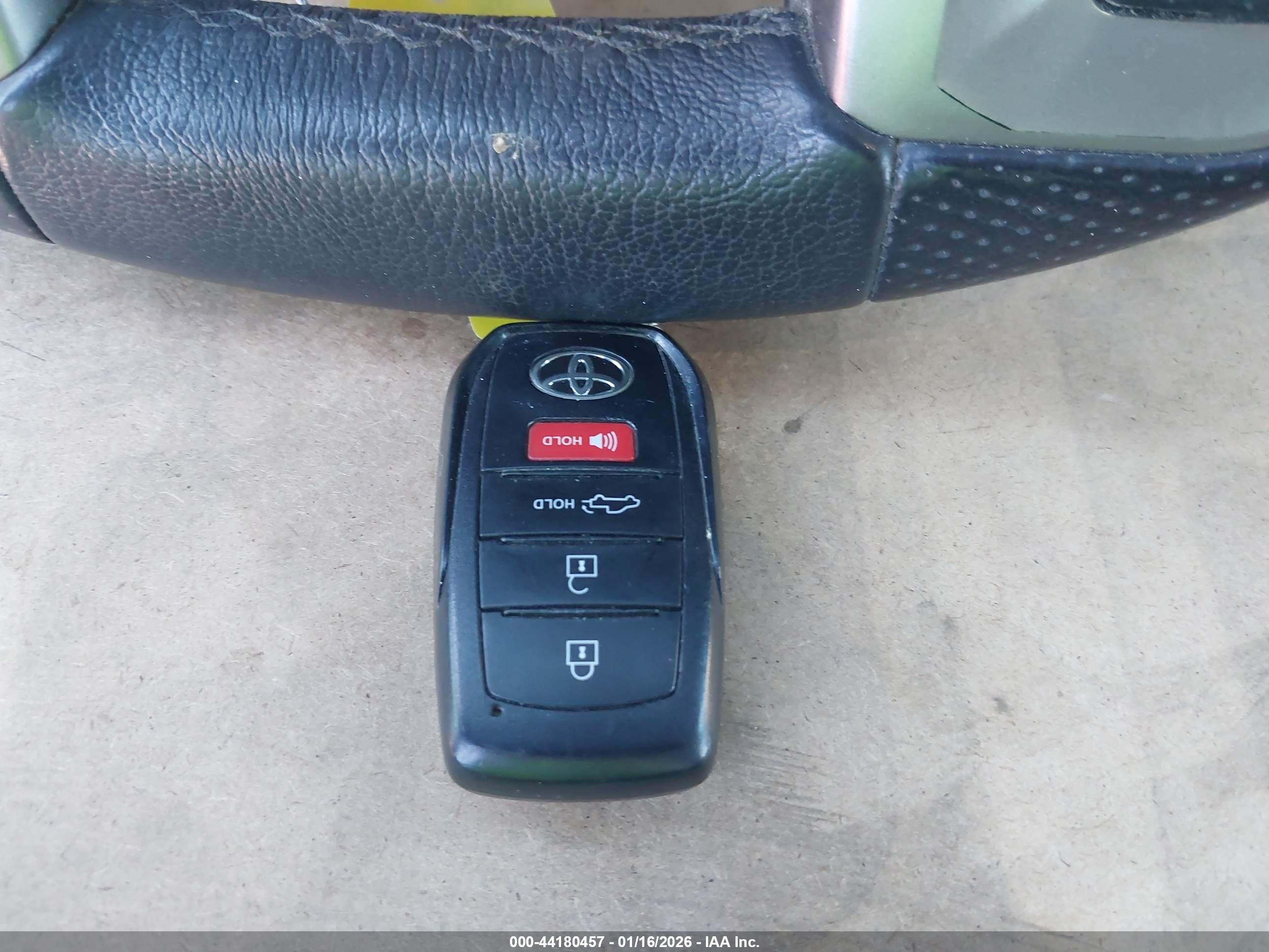 TOYOTA TUNDRA image 11