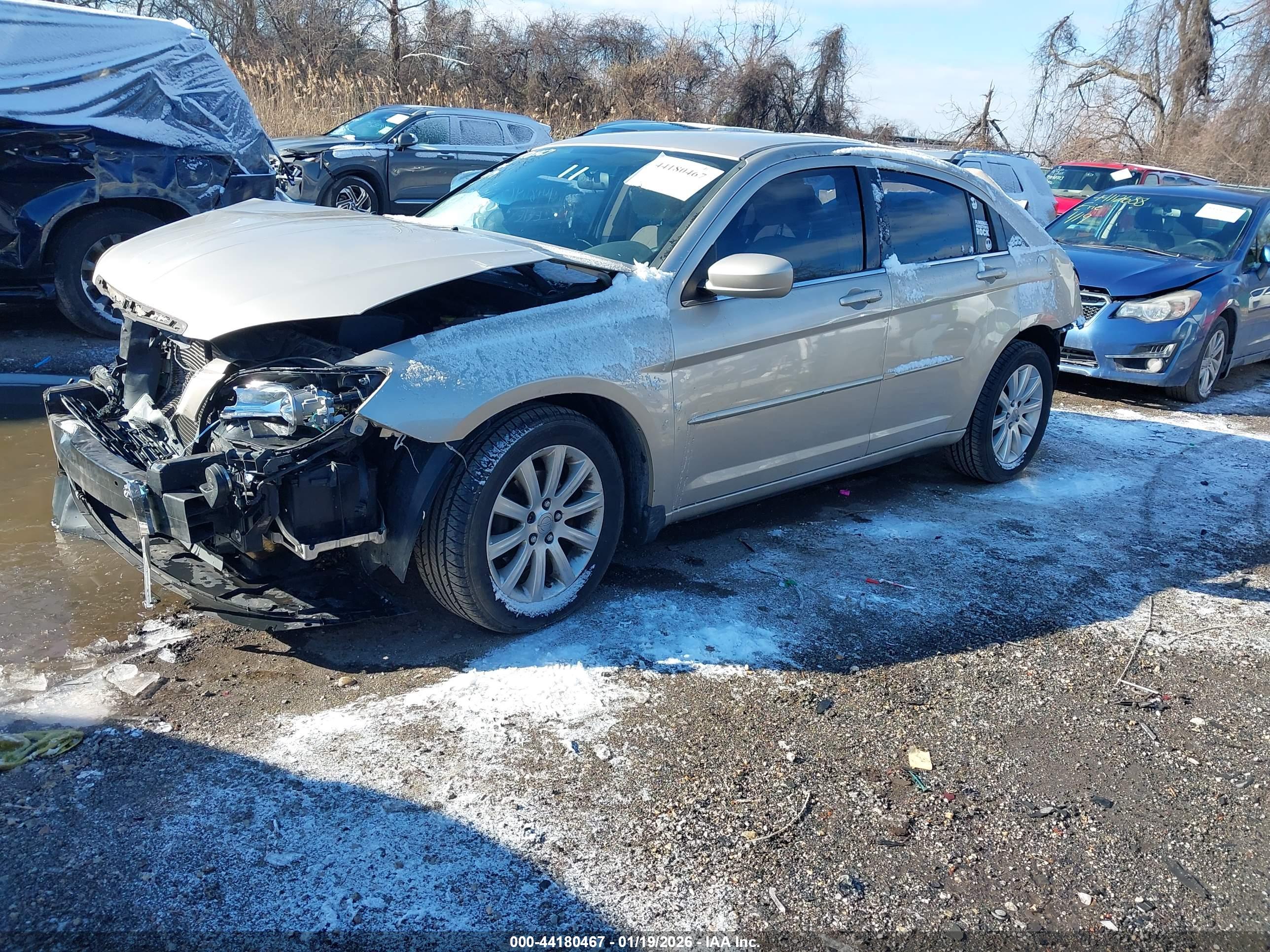 CHRYSLER 200 image 2