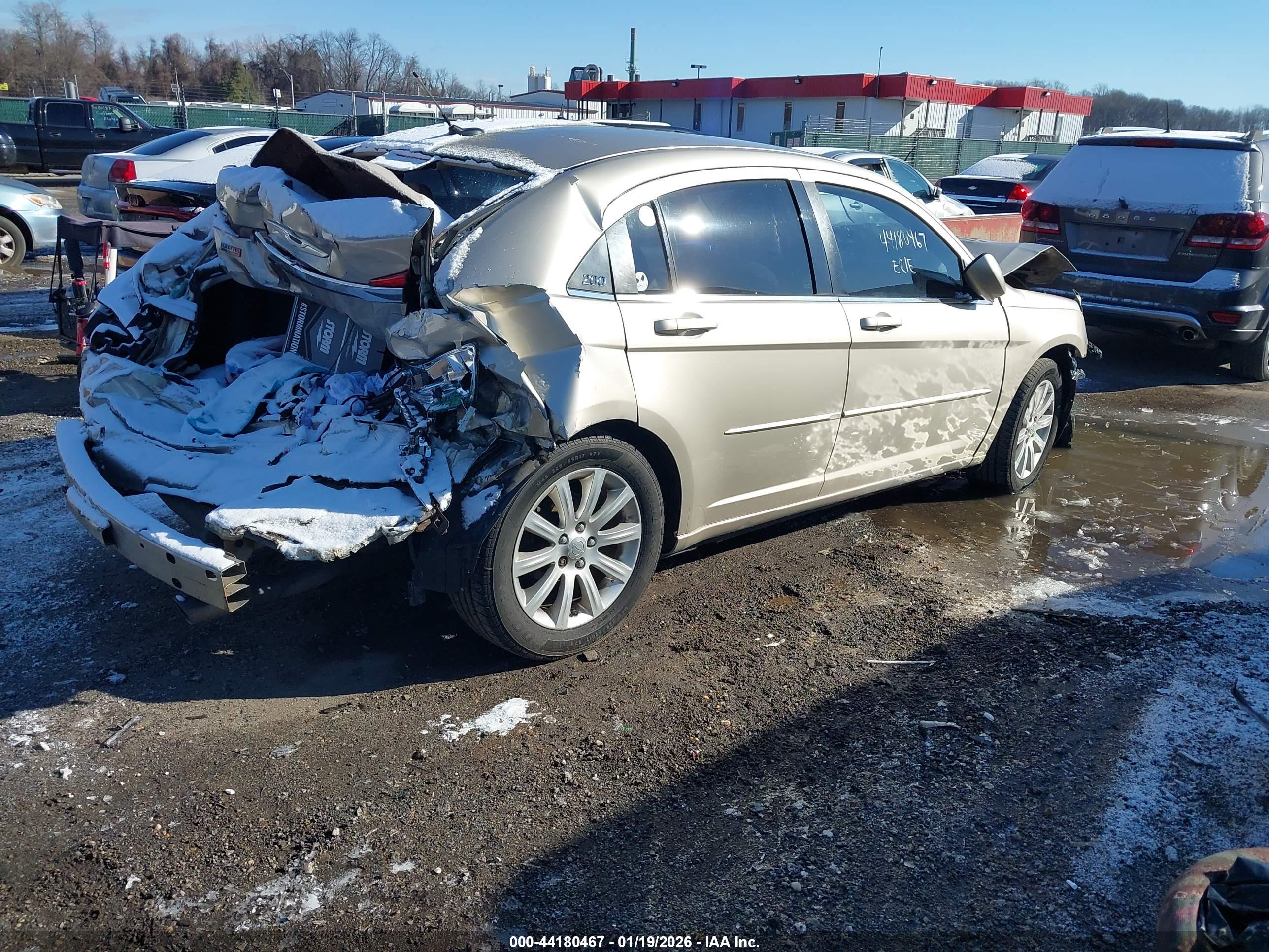 CHRYSLER 200 image 4