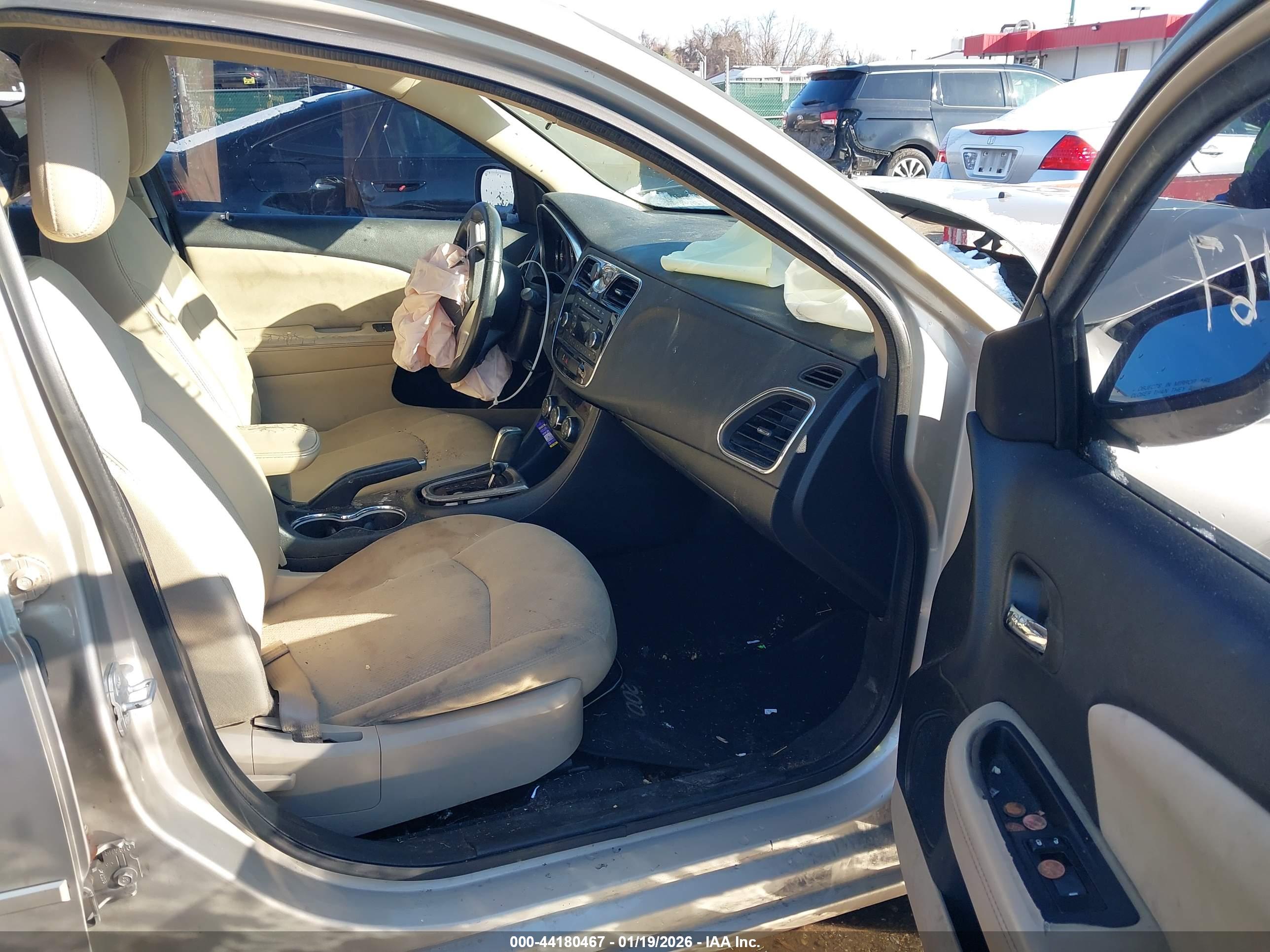 CHRYSLER 200 image 5