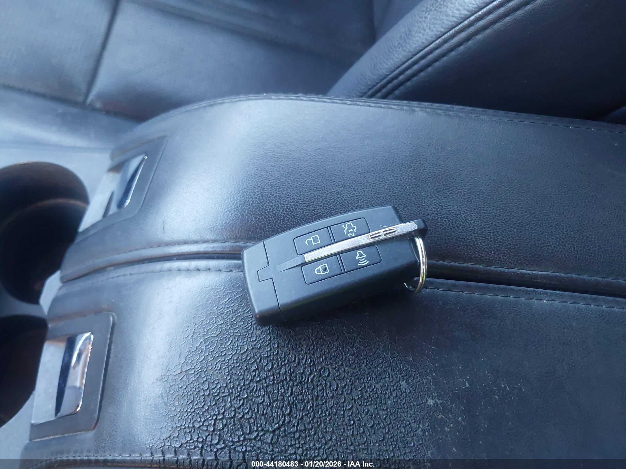 LINCOLN MKT image 11