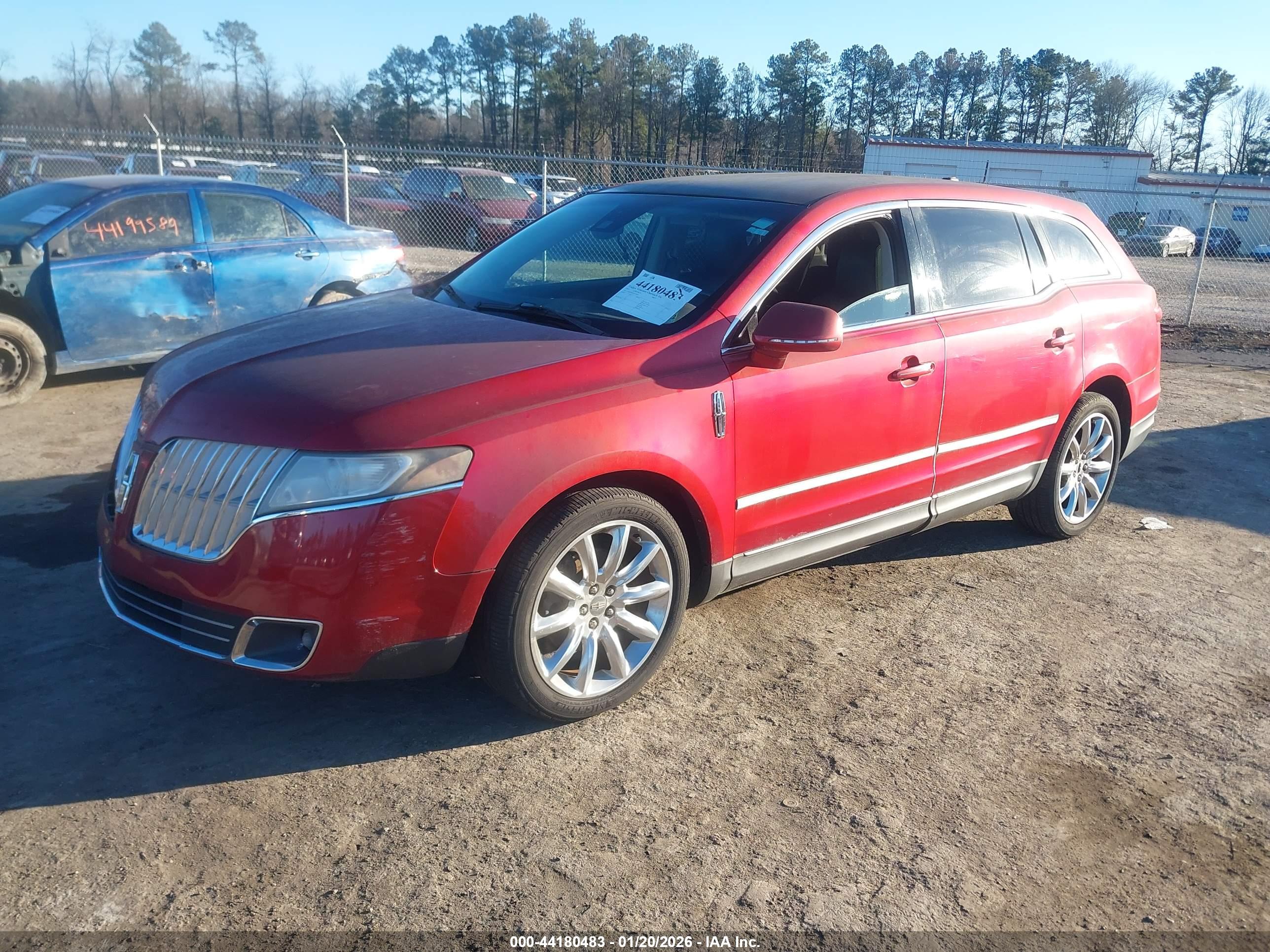 LINCOLN MKT image 2