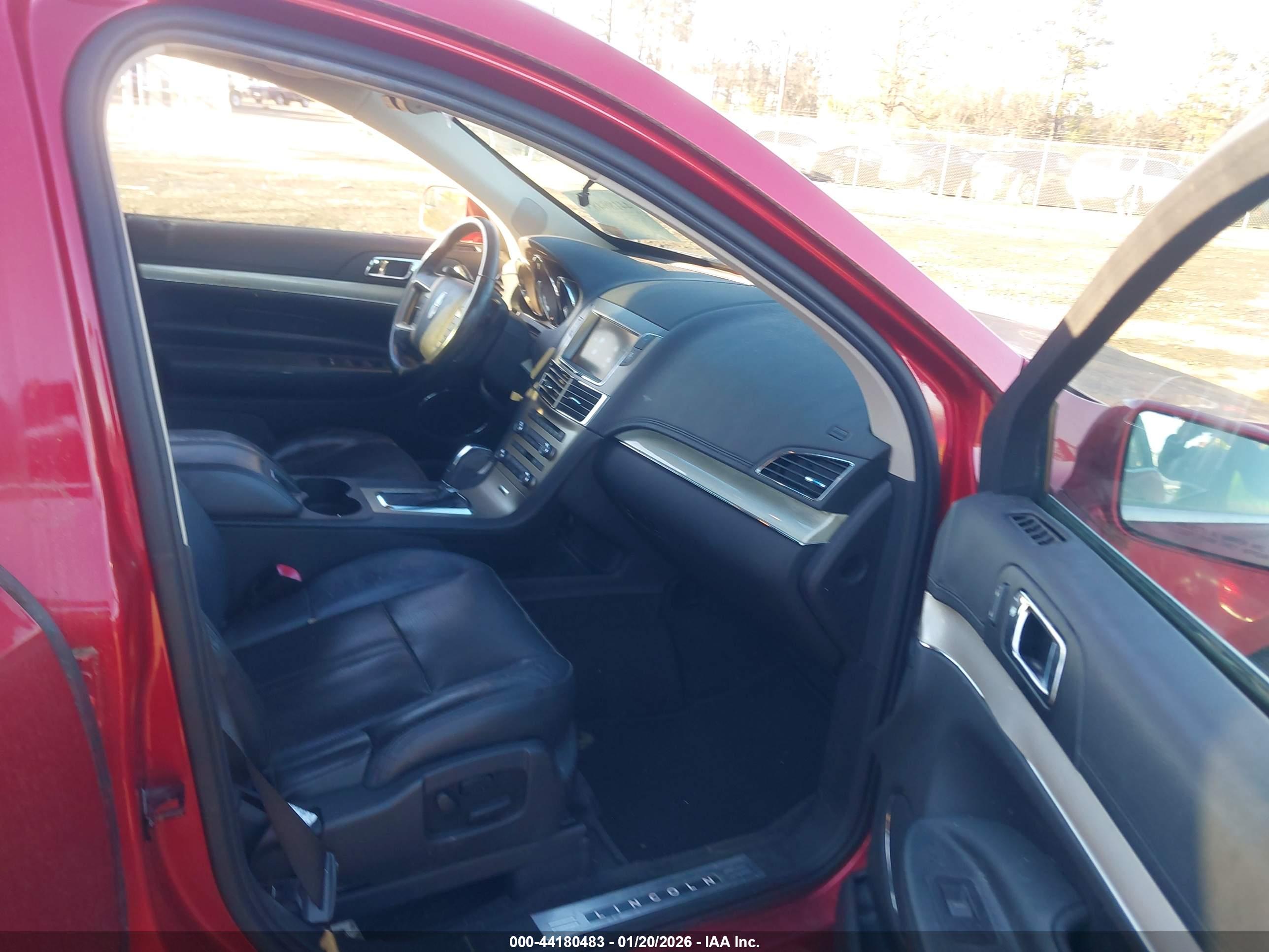 LINCOLN MKT image 5