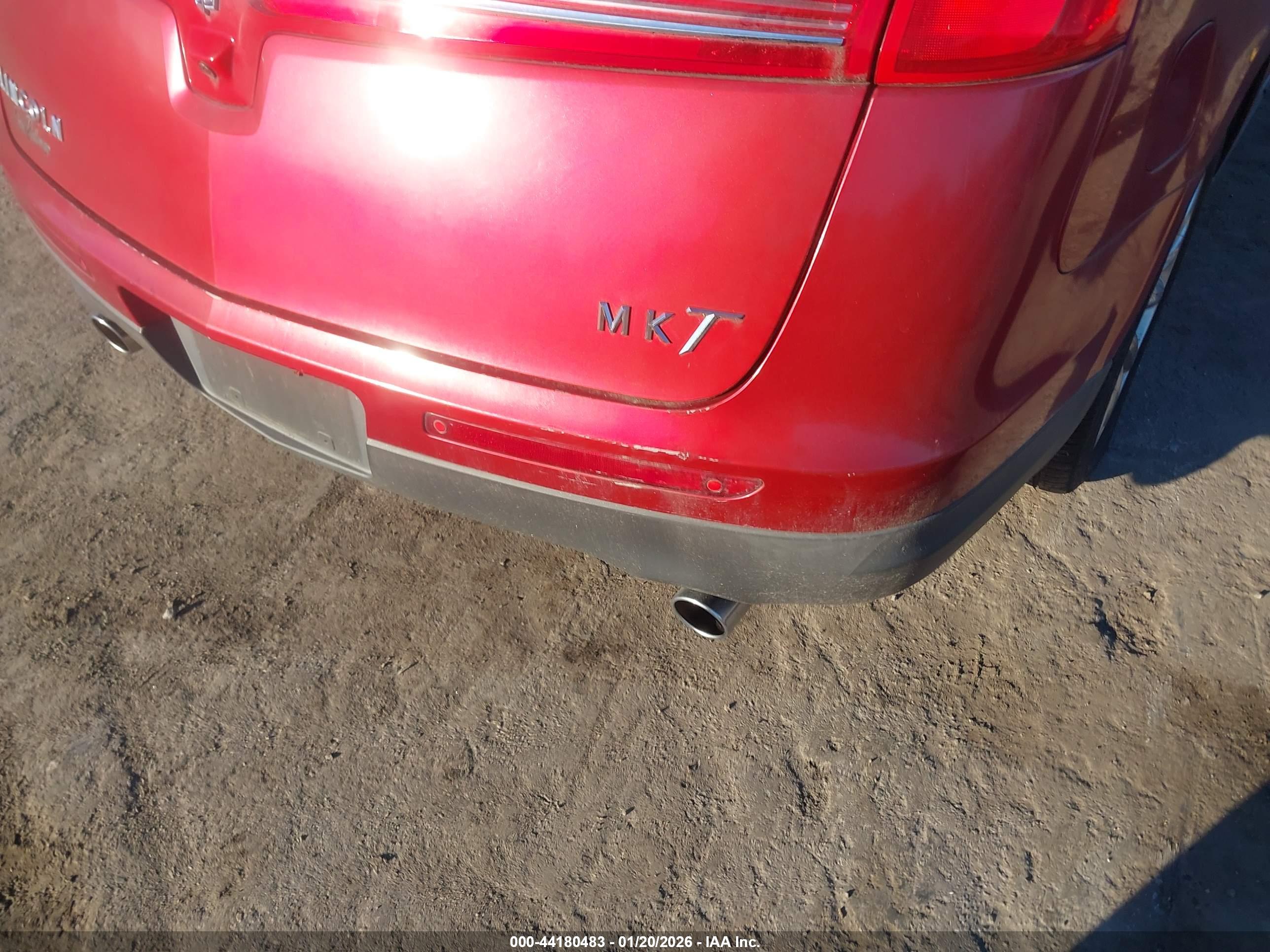 LINCOLN MKT image 6