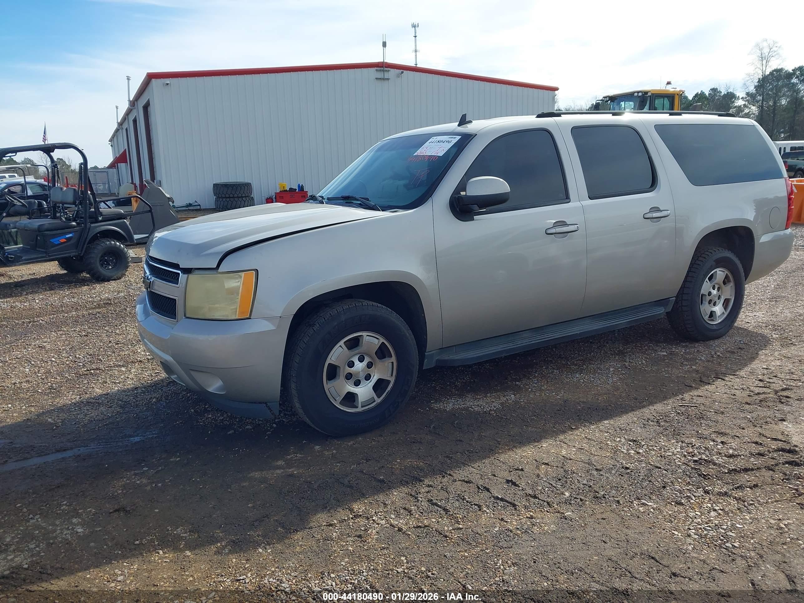 CHEVROLET SUBURBAN image 2