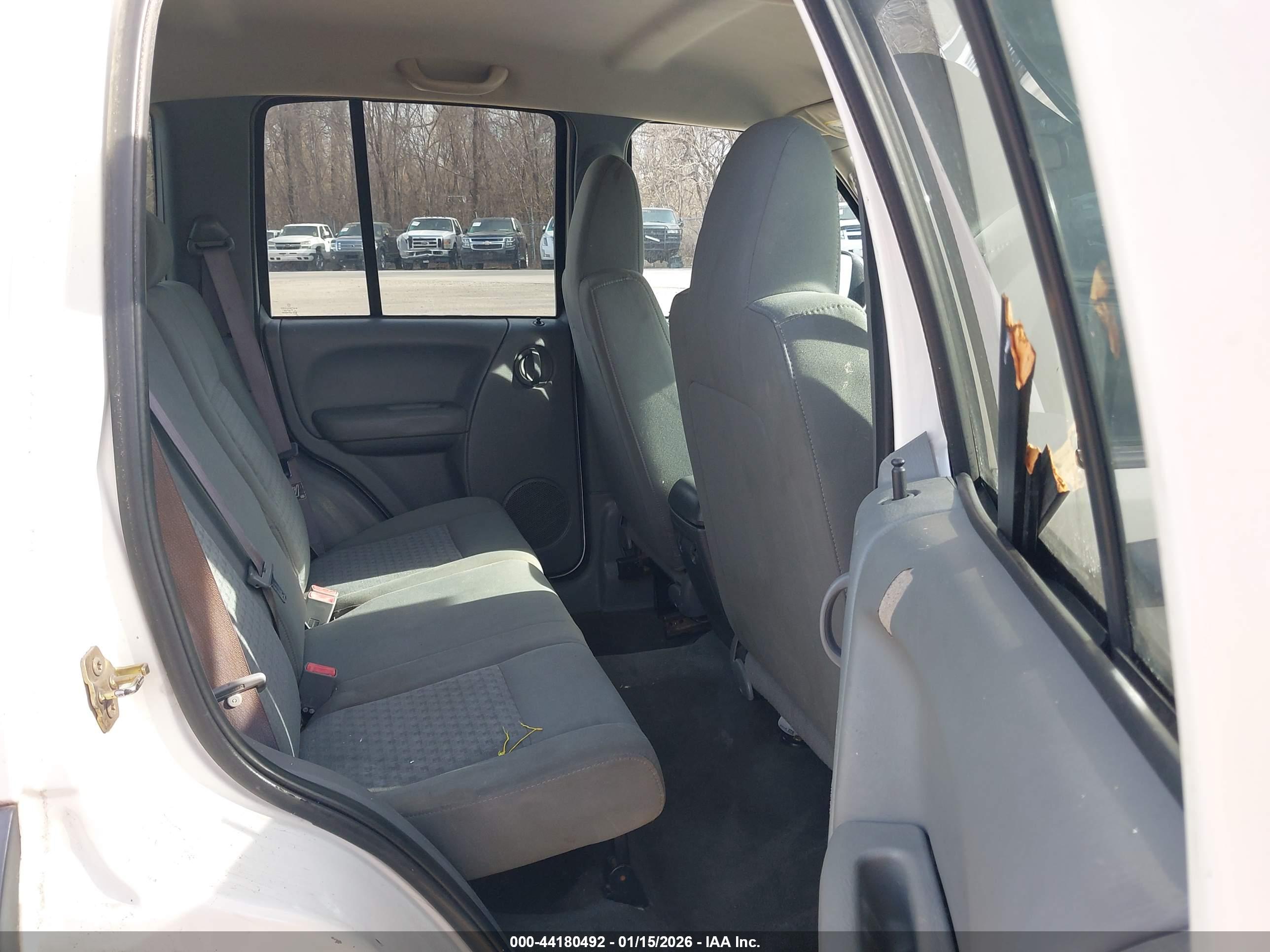 JEEP LIBERTY image 8