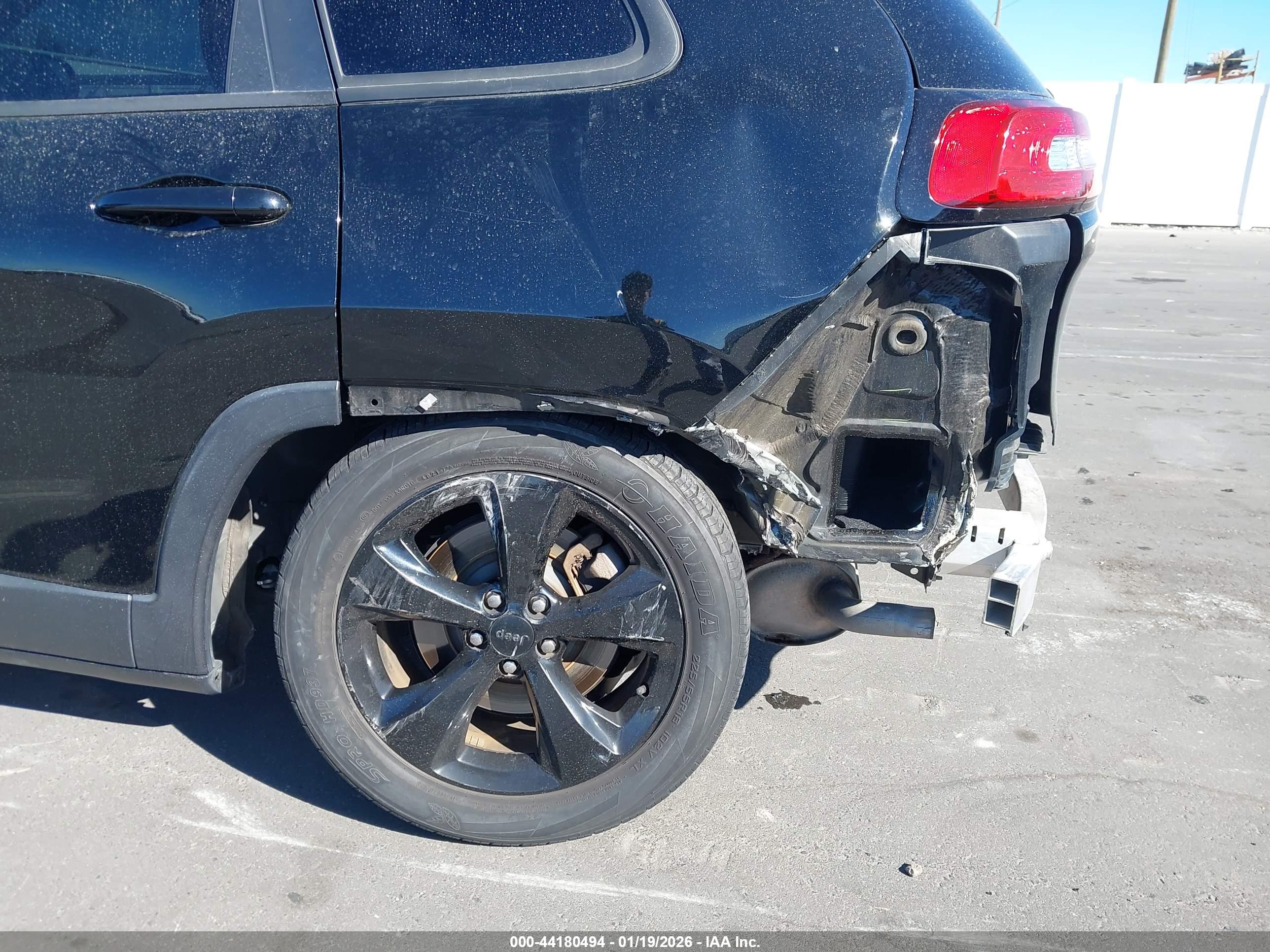 JEEP CHEROKEE image 6