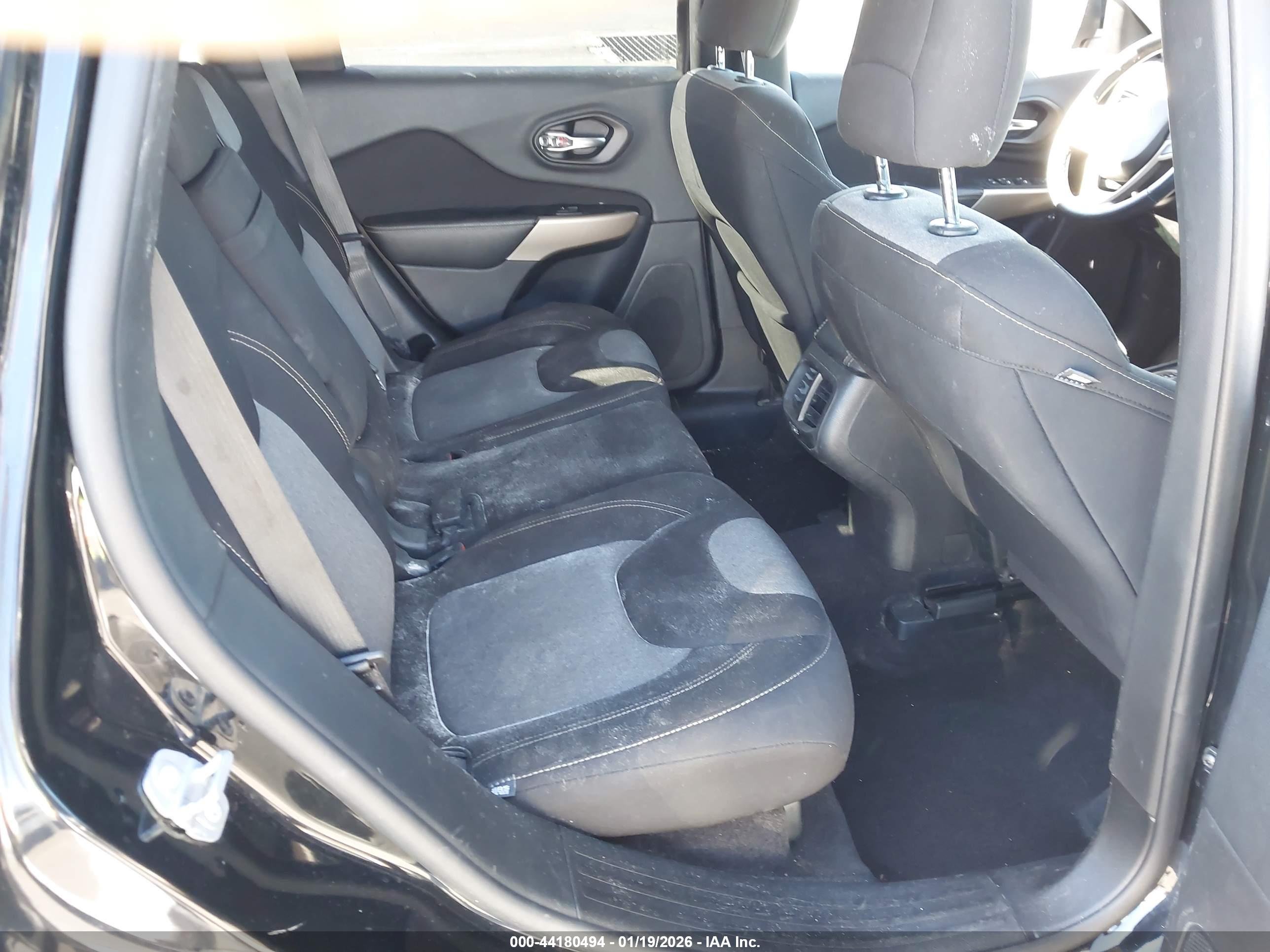 JEEP CHEROKEE image 8