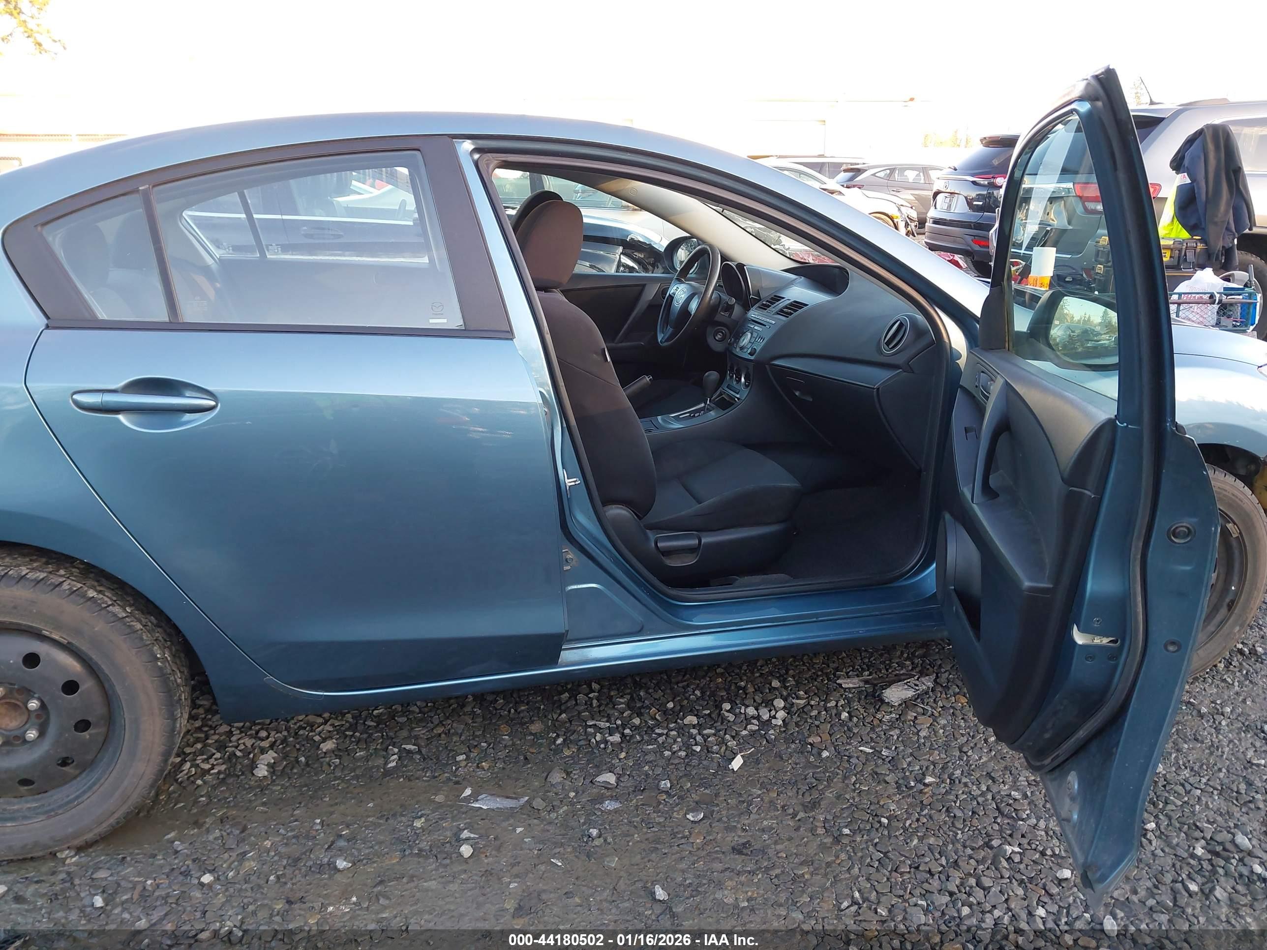 MAZDA MAZDA3 image 5