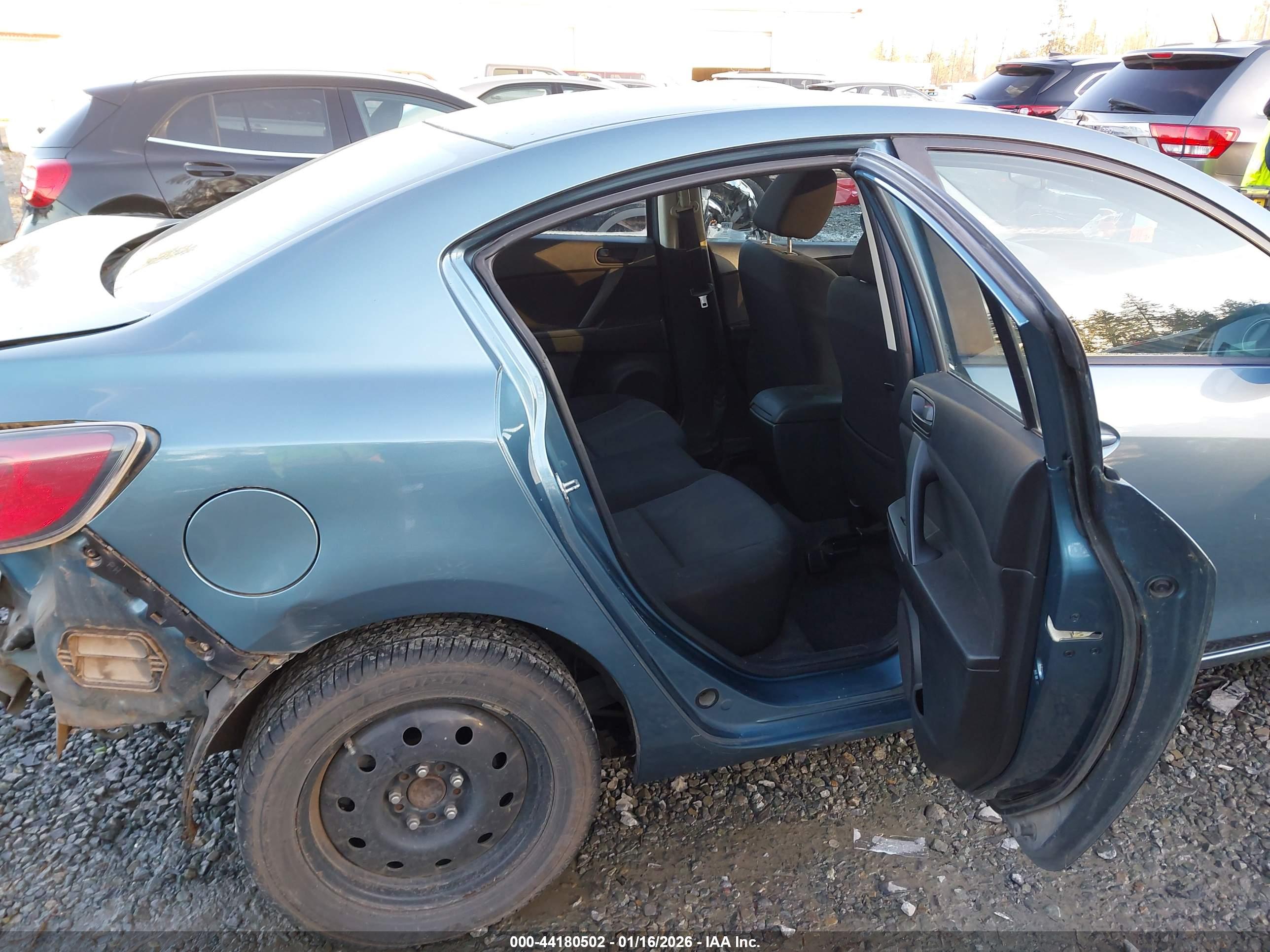 MAZDA MAZDA3 image 8