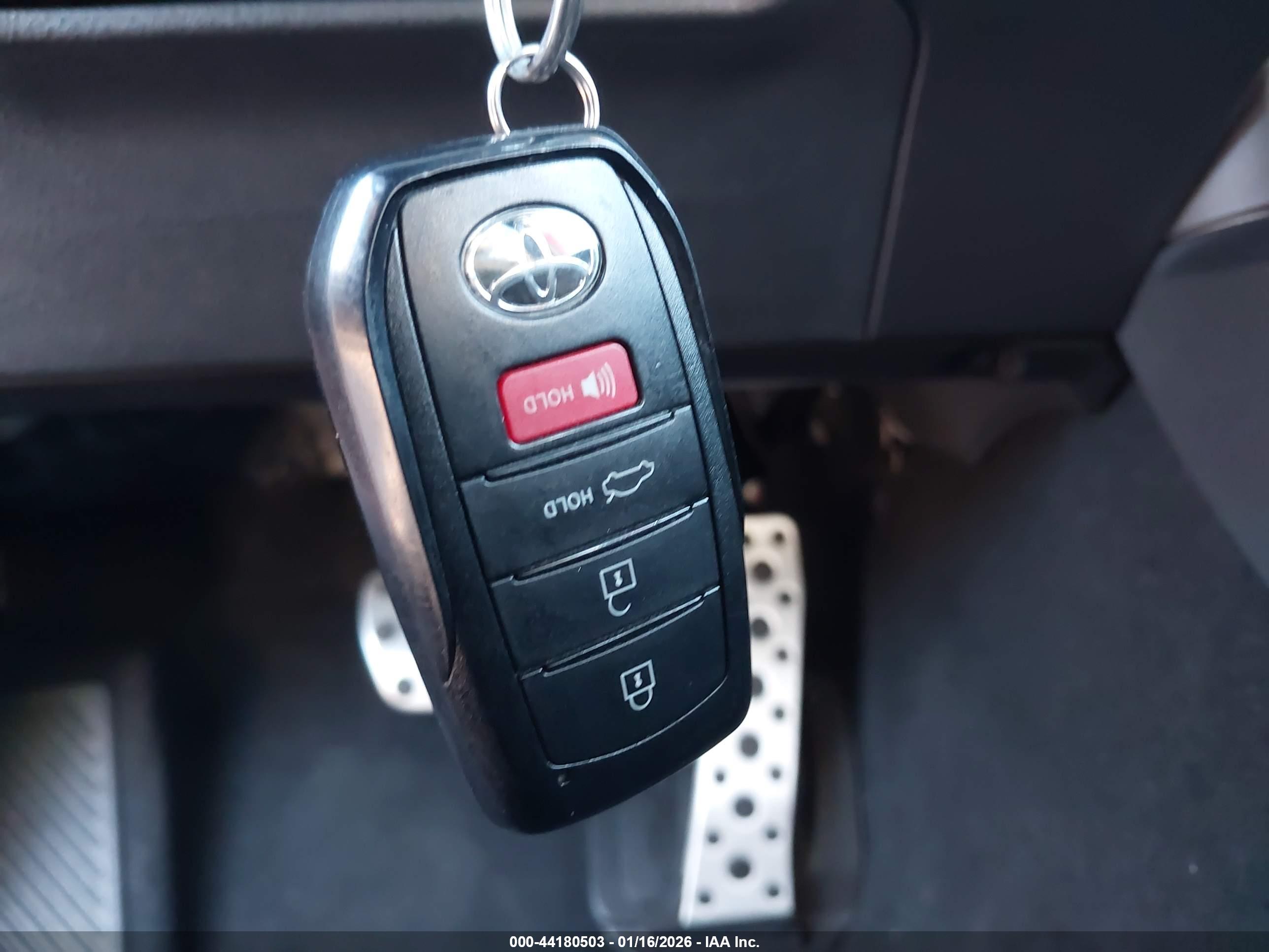 TOYOTA CAMRY image 11