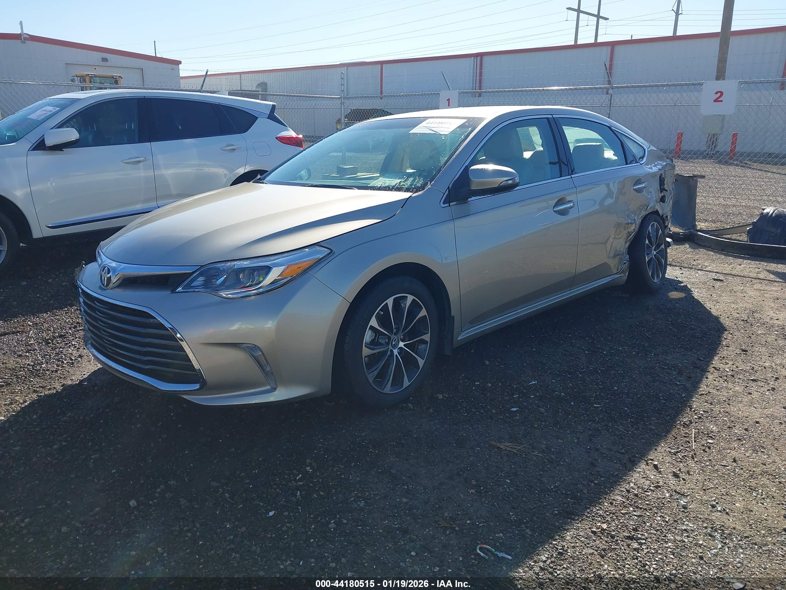 TOYOTA AVALON image 2