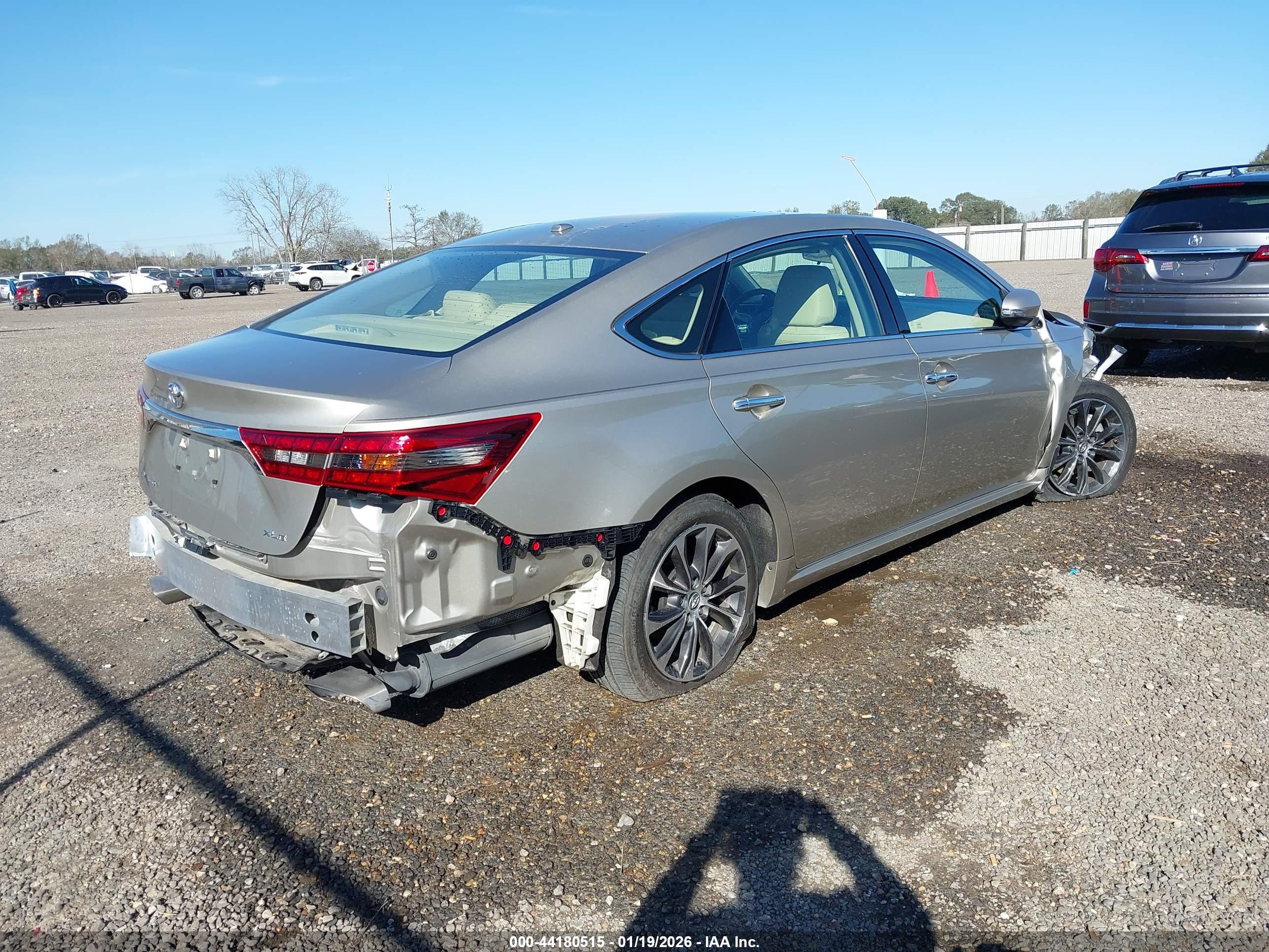 TOYOTA AVALON image 4
