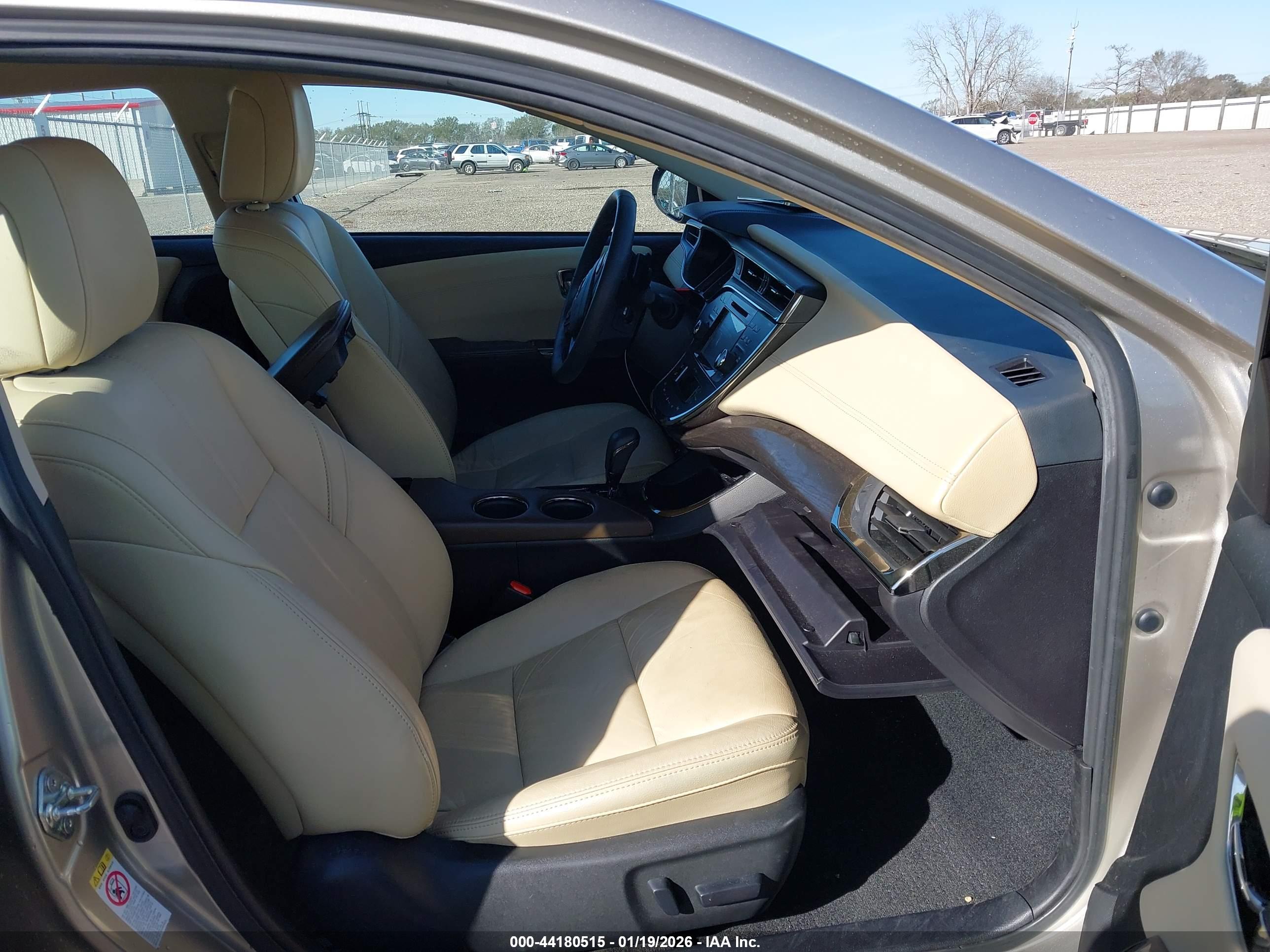 TOYOTA AVALON image 5