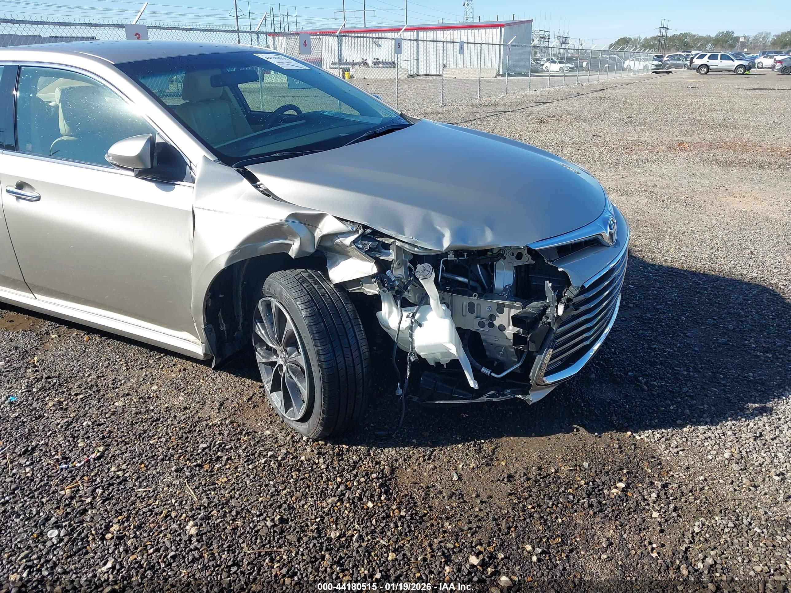 TOYOTA AVALON image 6