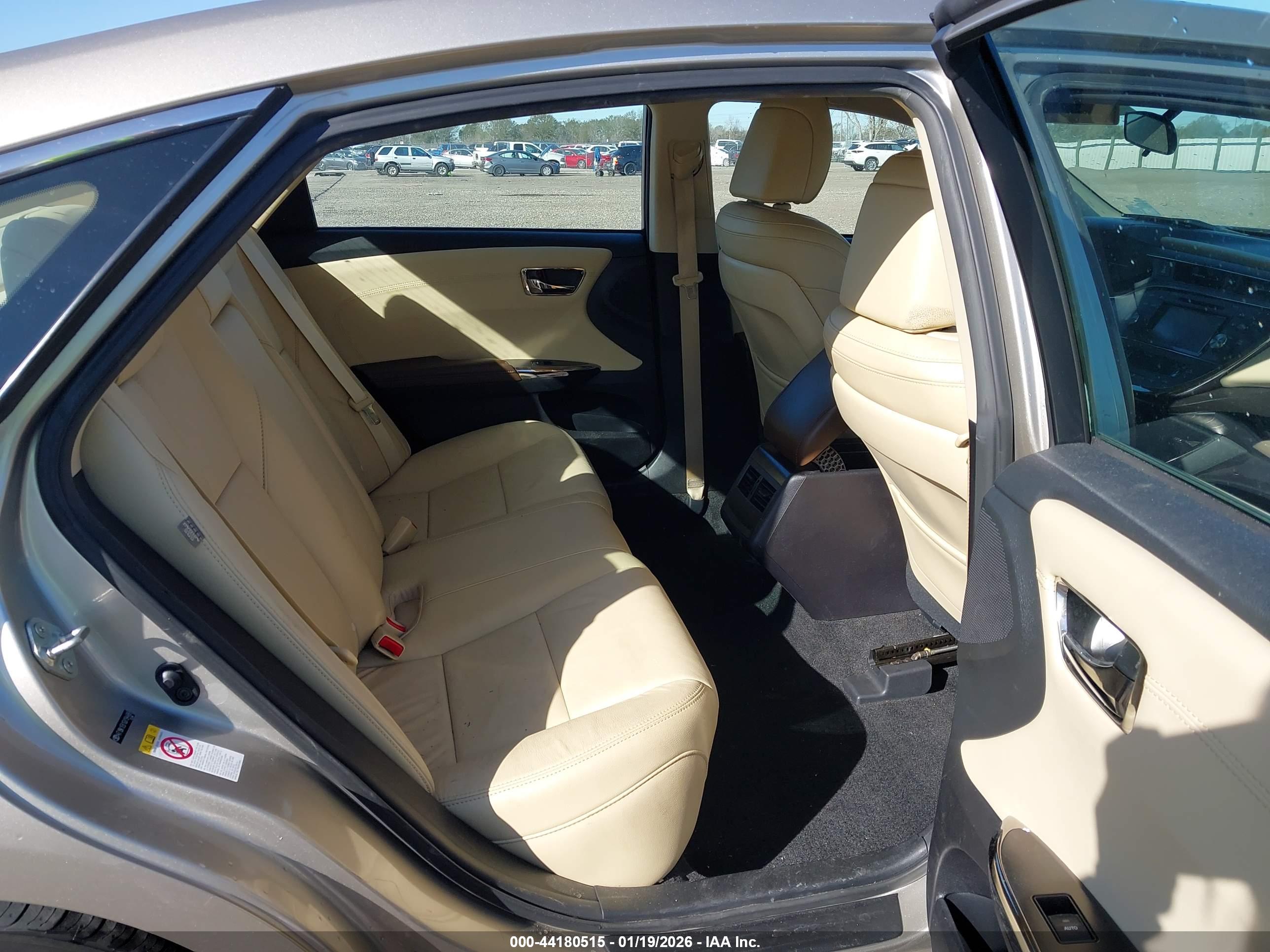 TOYOTA AVALON image 8