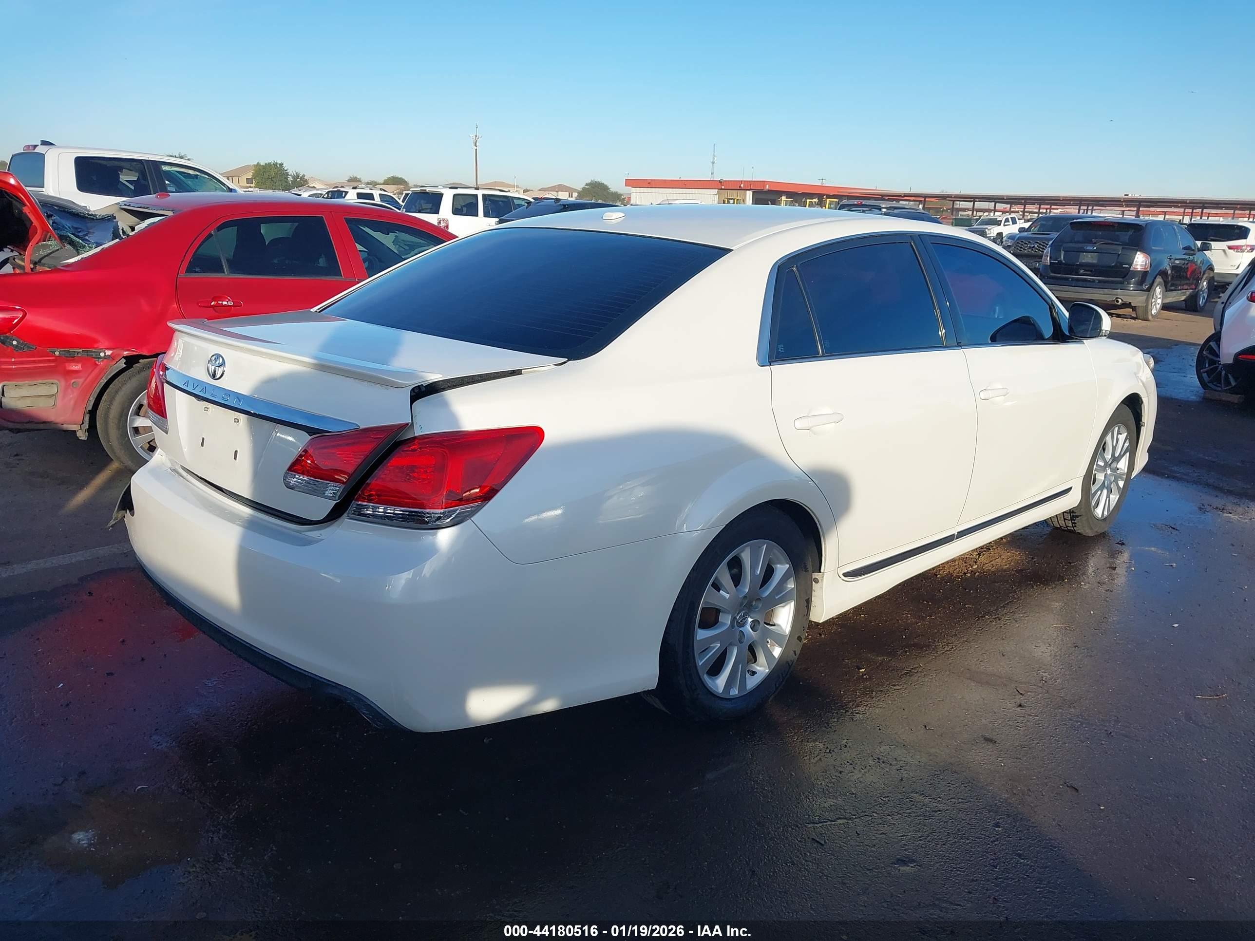 TOYOTA AVALON image 4