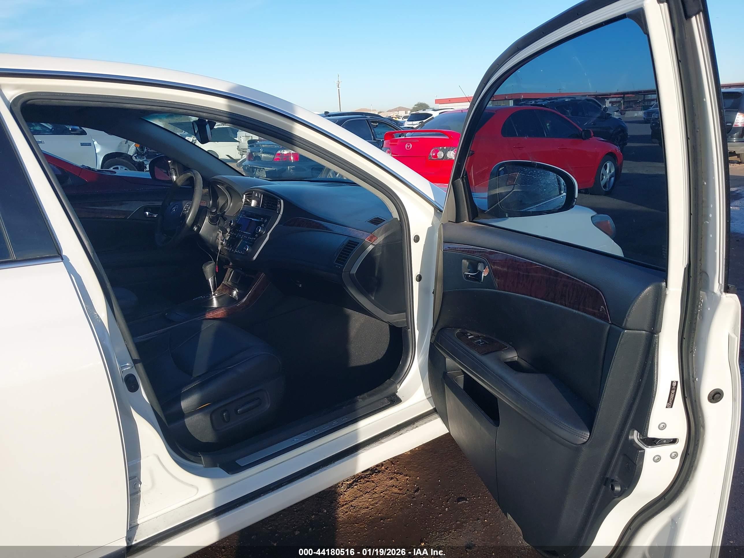 TOYOTA AVALON image 5