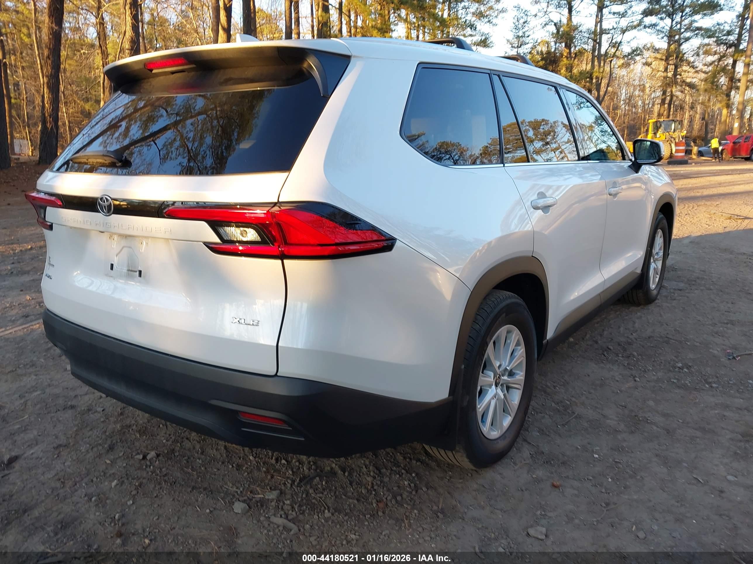 TOYOTA GRAND image 4