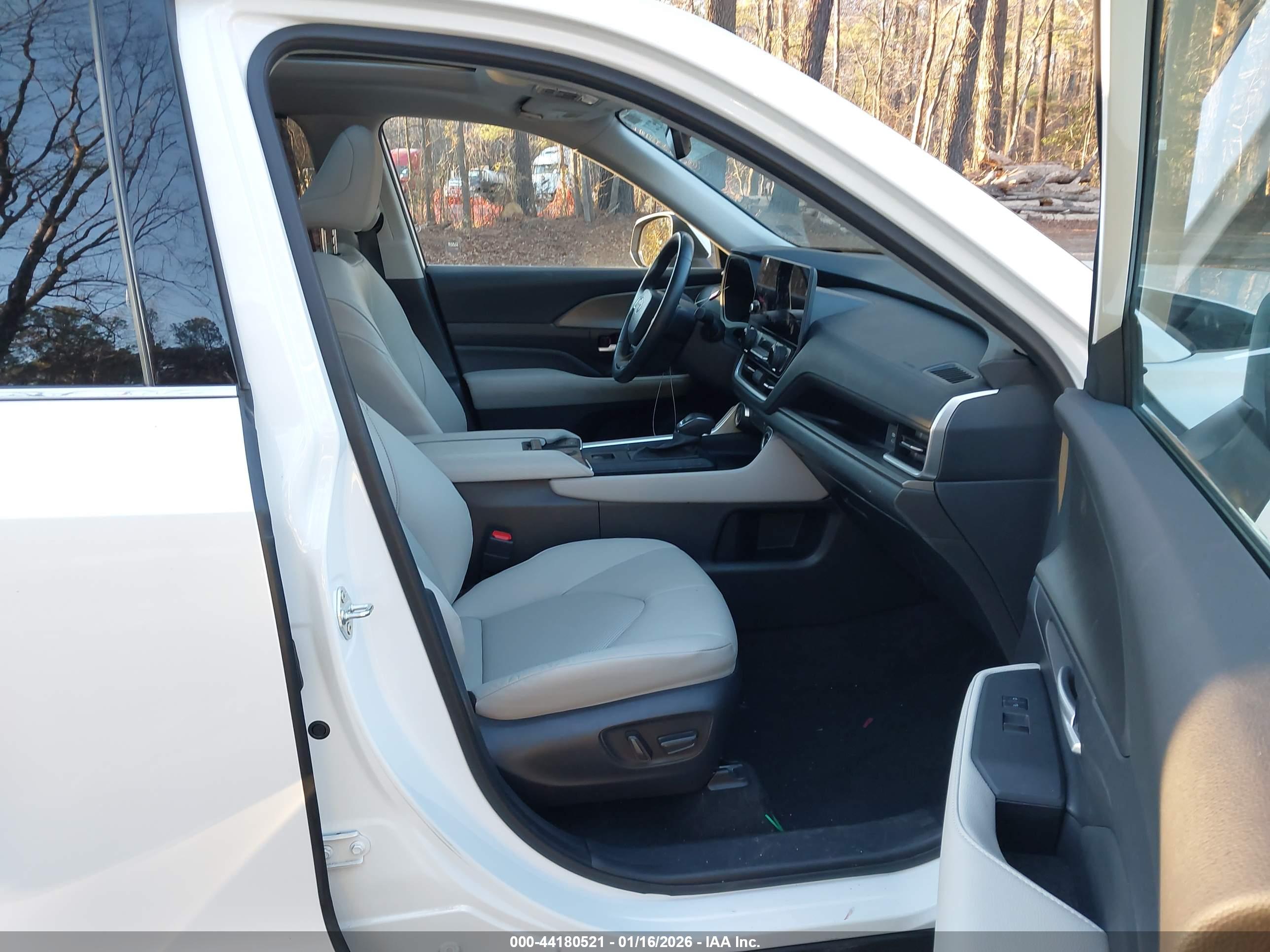 TOYOTA GRAND image 5