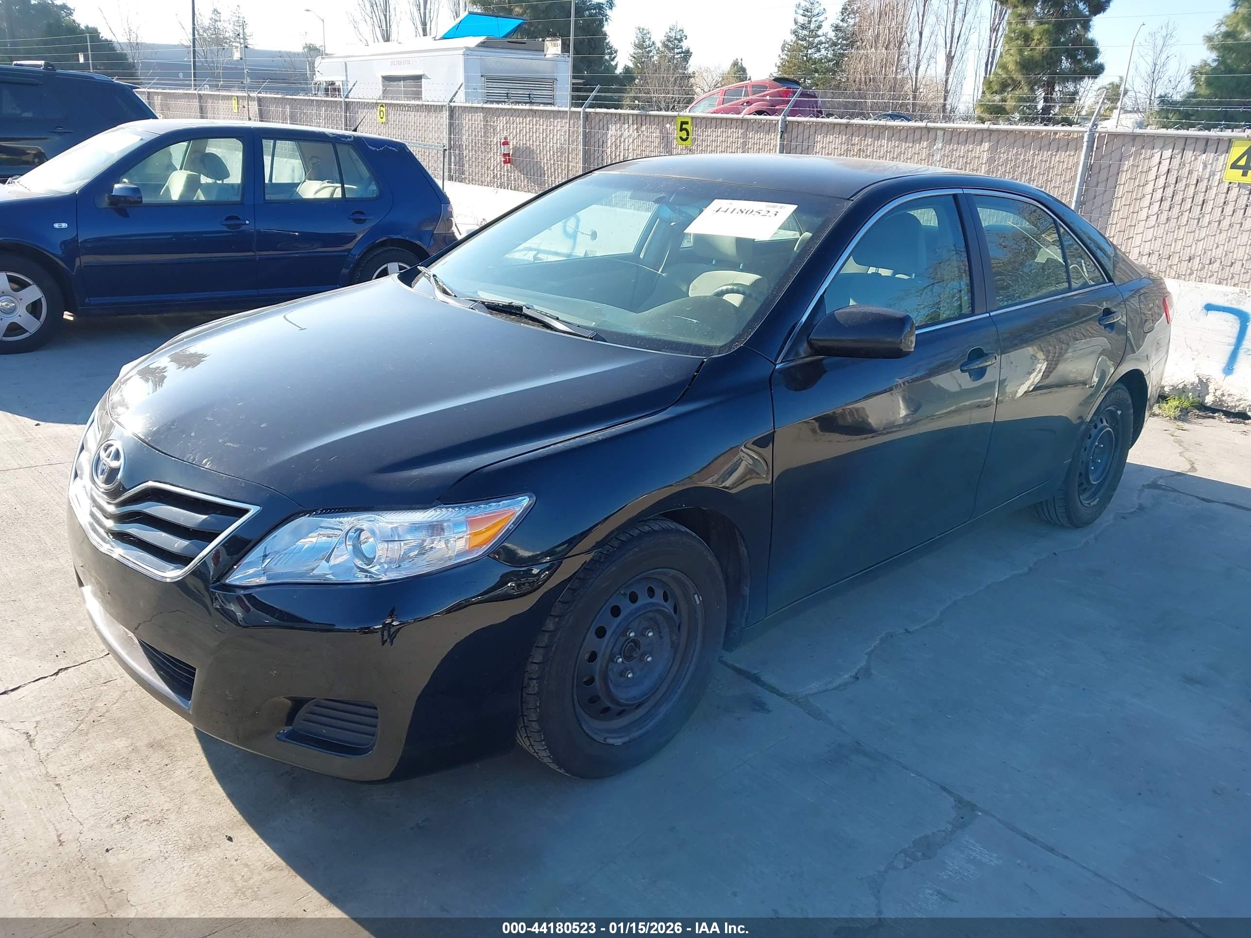 TOYOTA CAMRY image 2