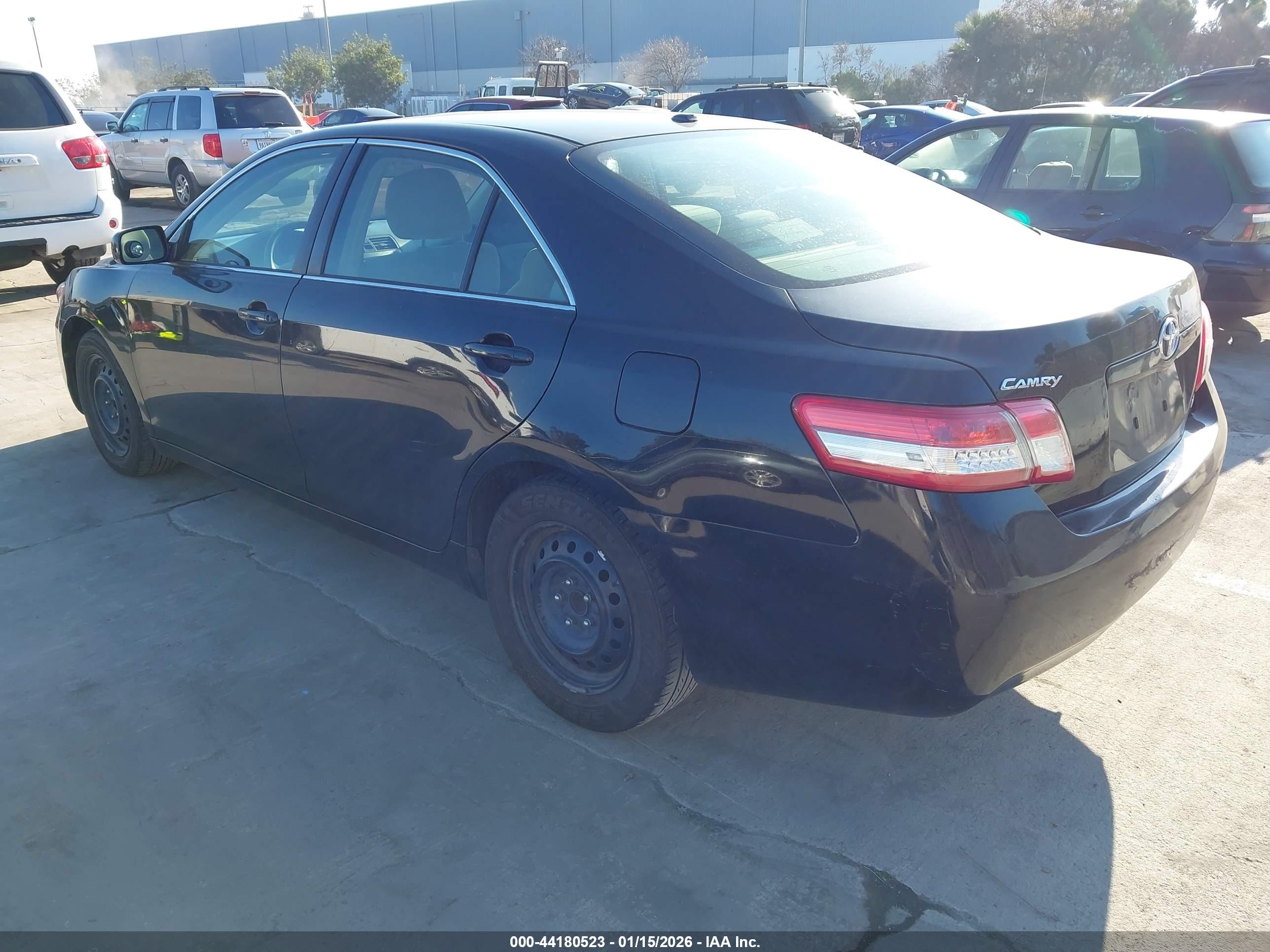 TOYOTA CAMRY image 3