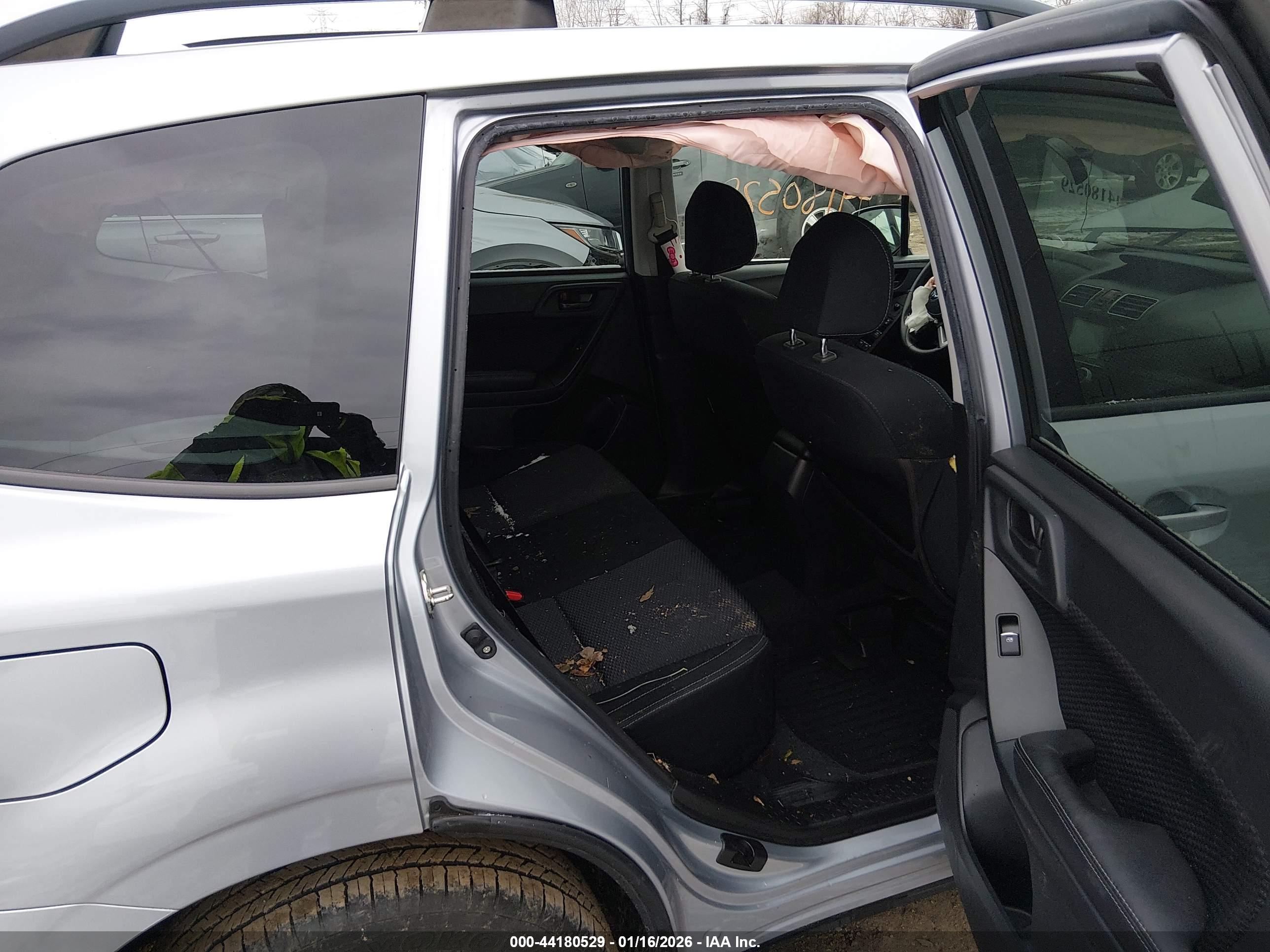 SUBARU FORESTER image 8