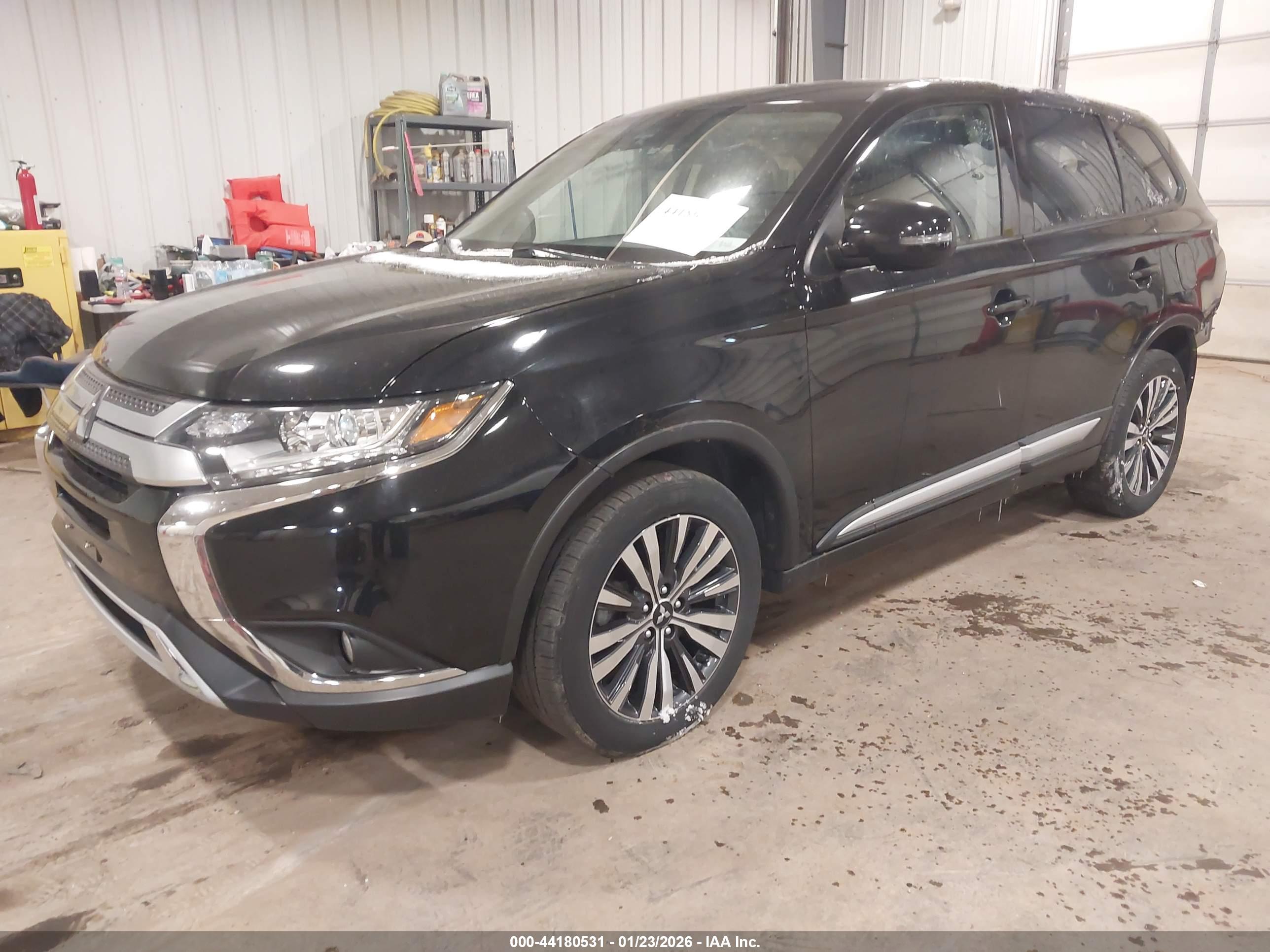 MITSUBISHI OUTLANDER image 2
