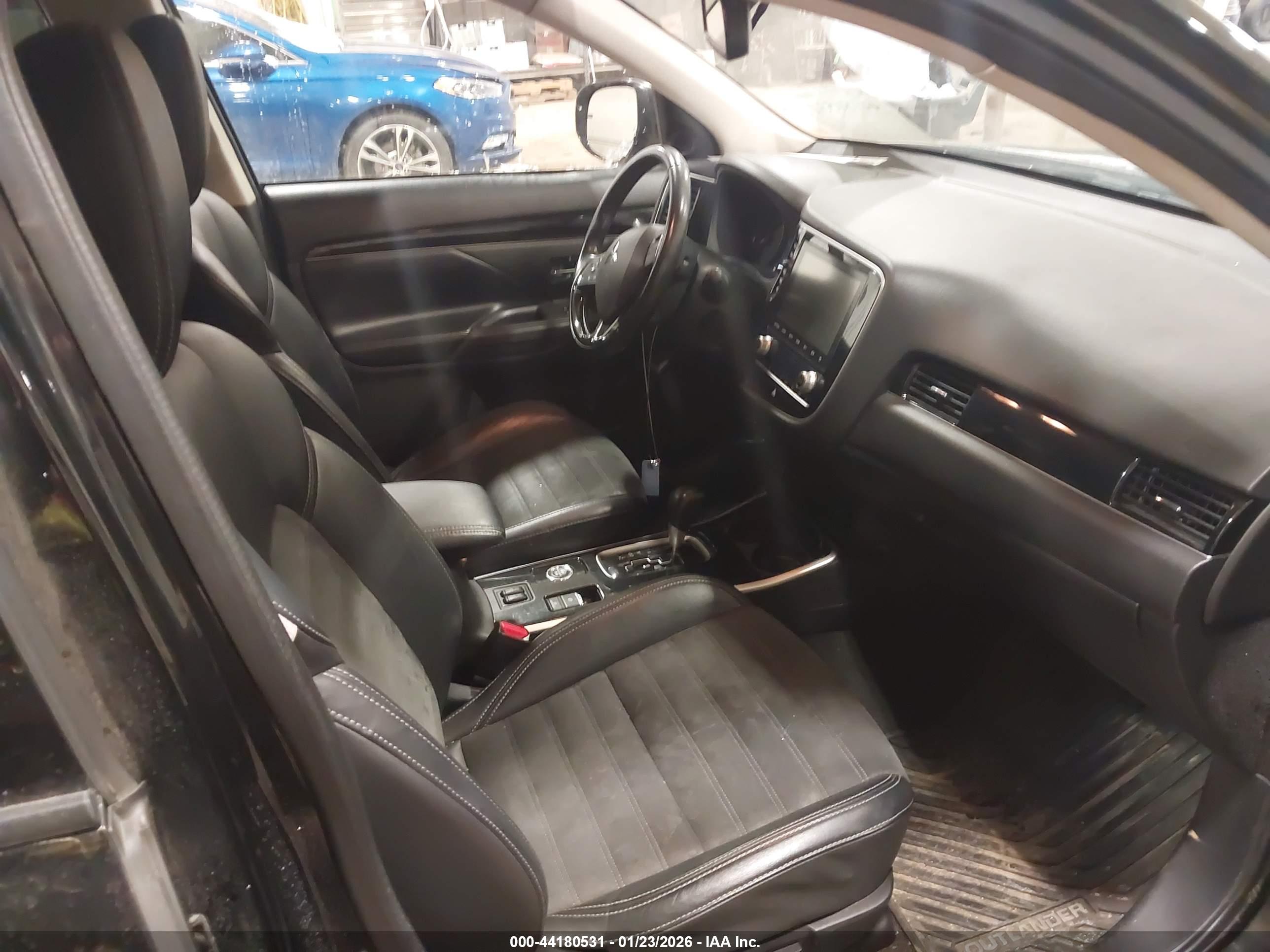 MITSUBISHI OUTLANDER image 5