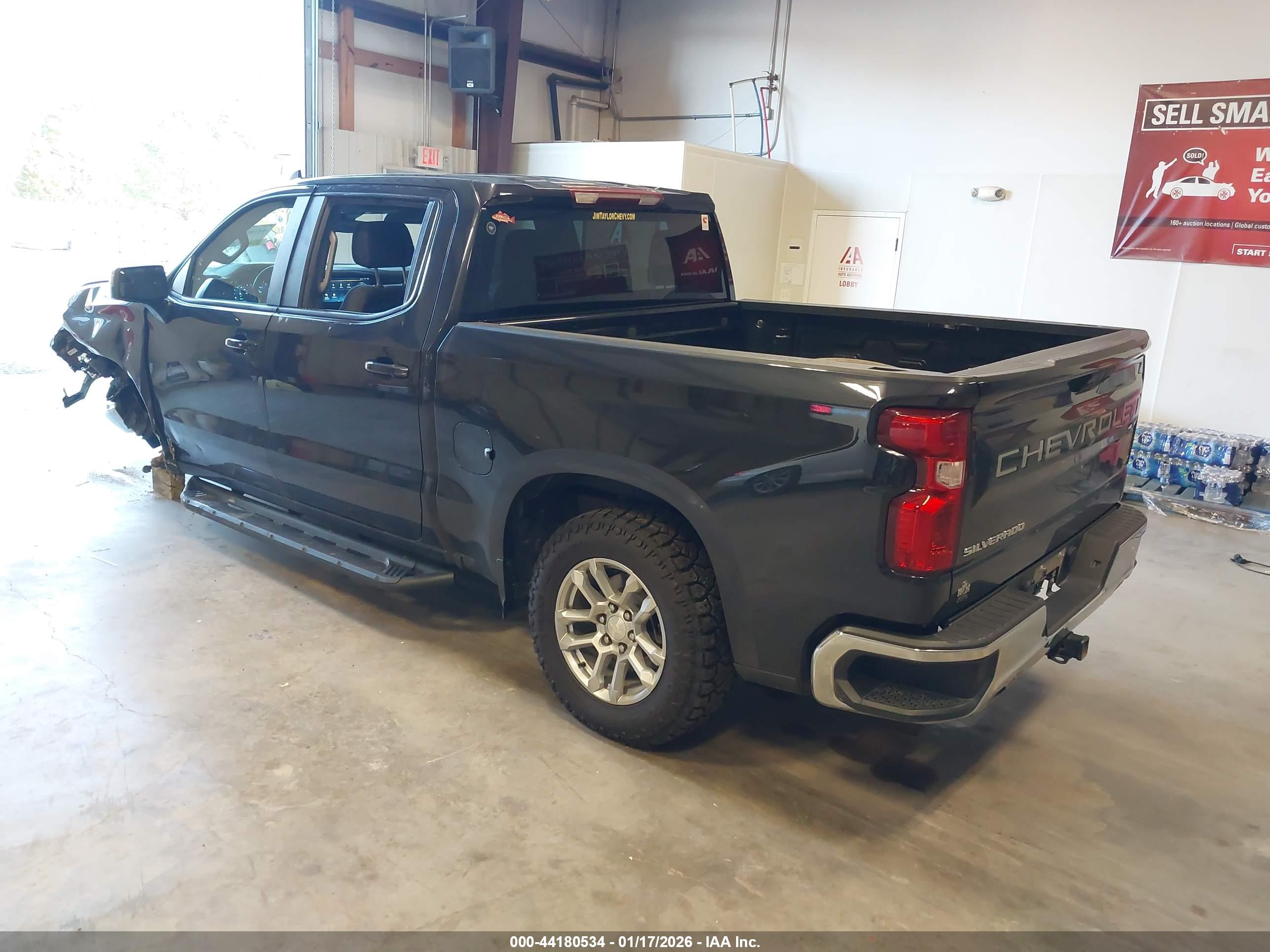 CHEVROLET SILVERADO image 3