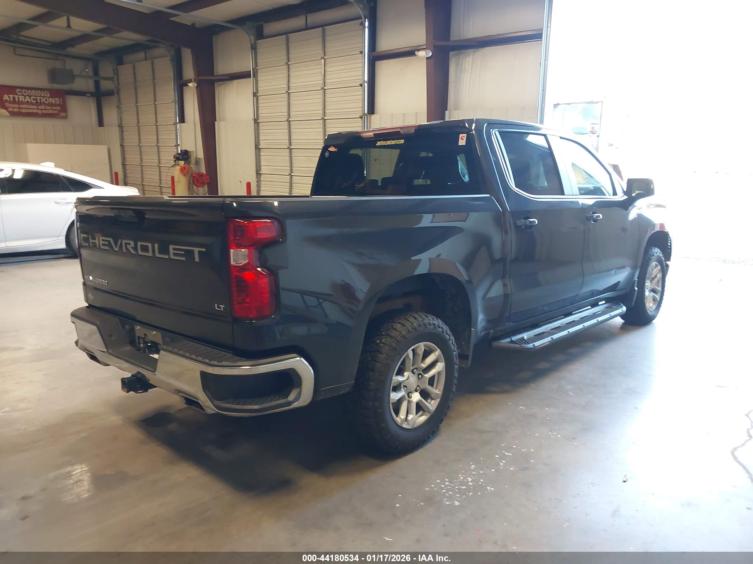 CHEVROLET SILVERADO image 4