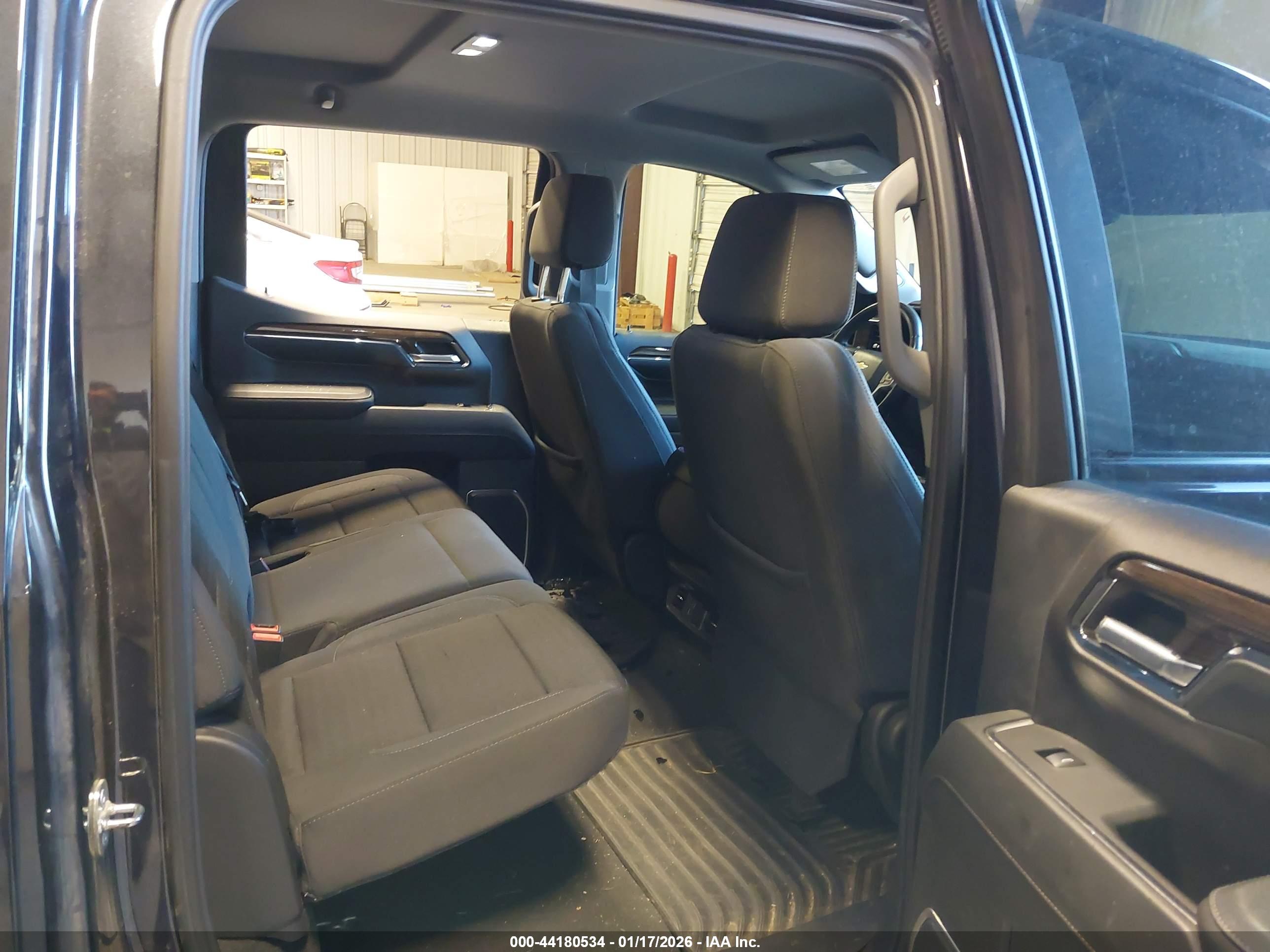 CHEVROLET SILVERADO image 8