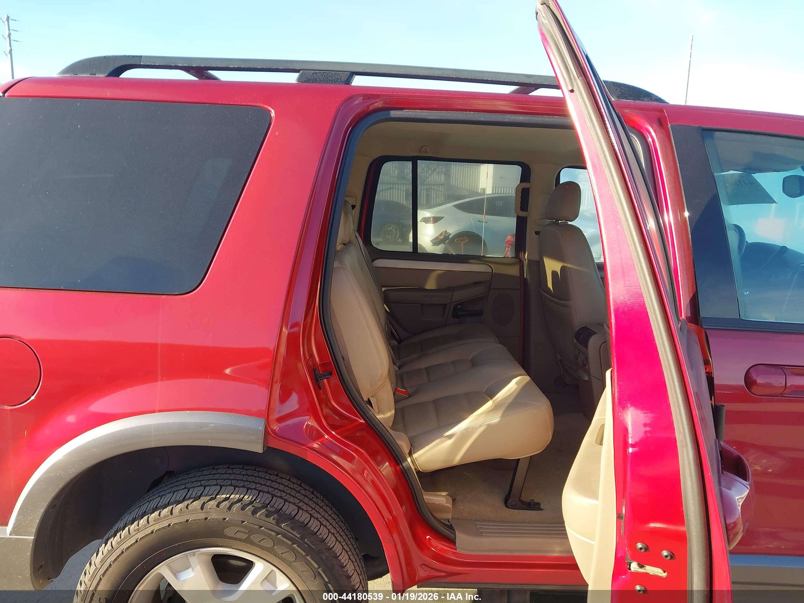 FORD EXPLORER image 8