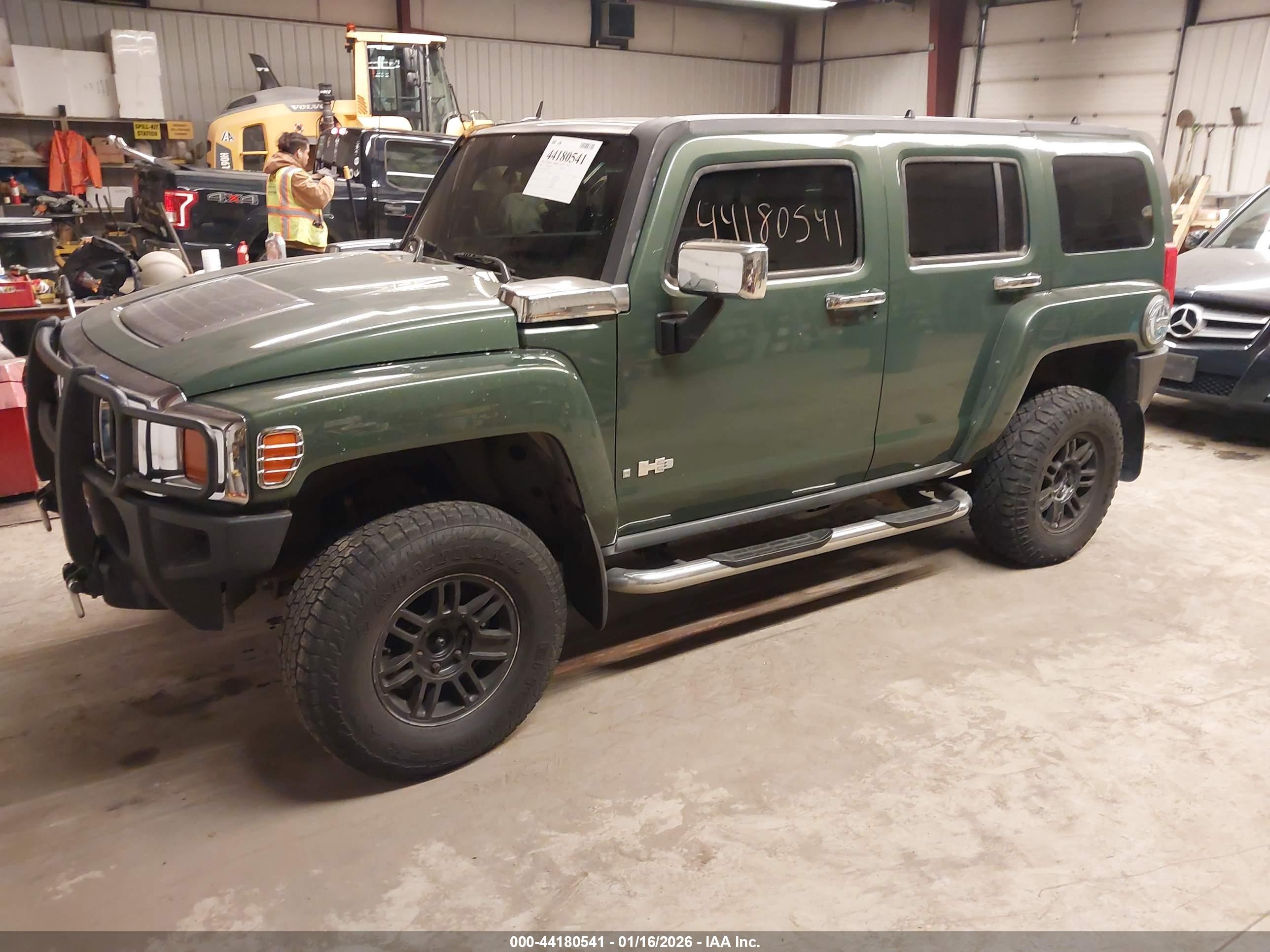 HUMMER H3 image 2