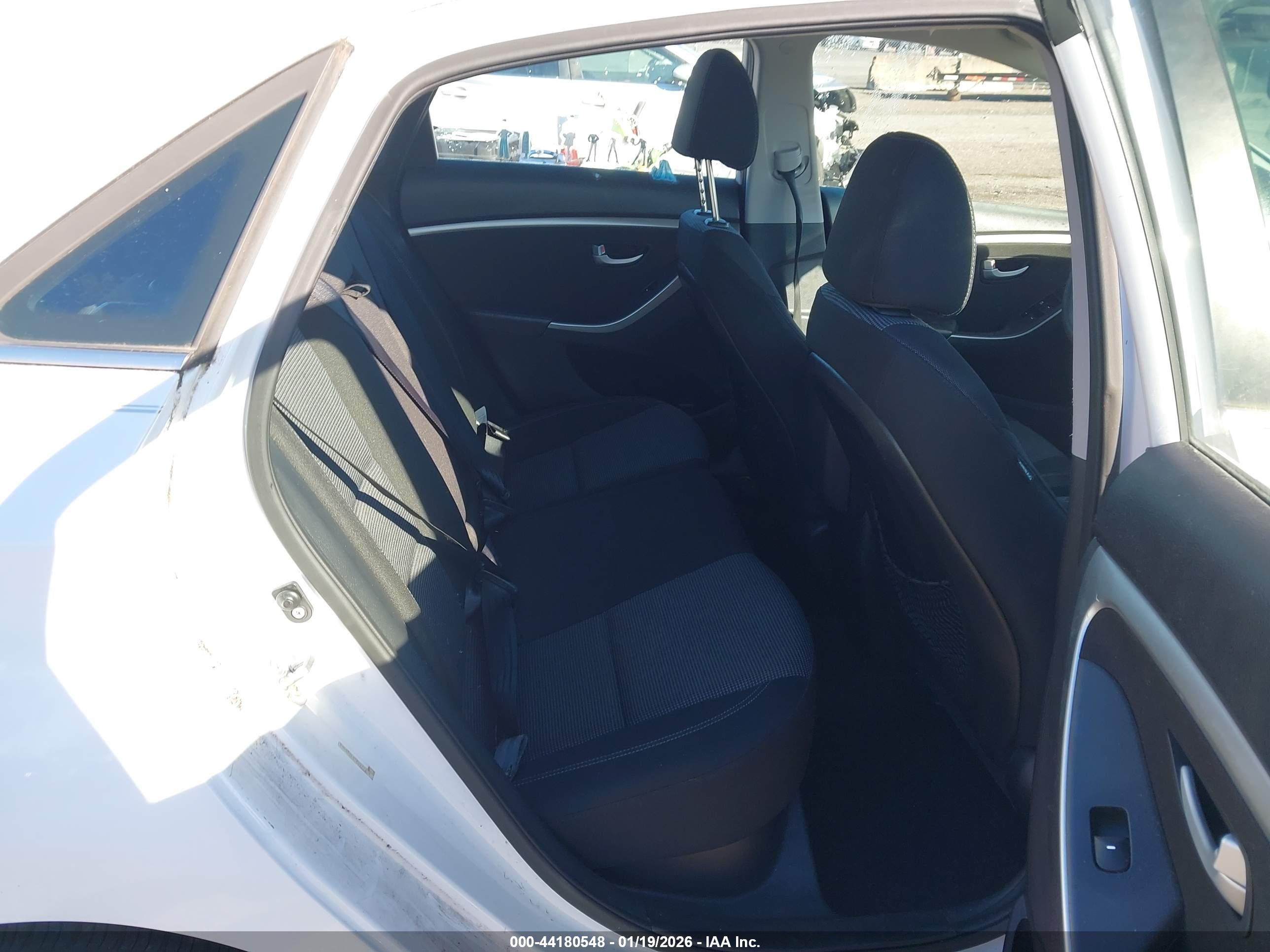 HYUNDAI ELANTRA image 8