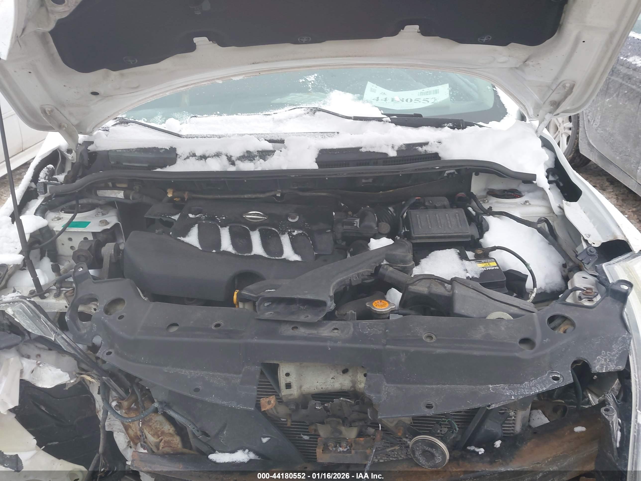 NISSAN VERSA image 10