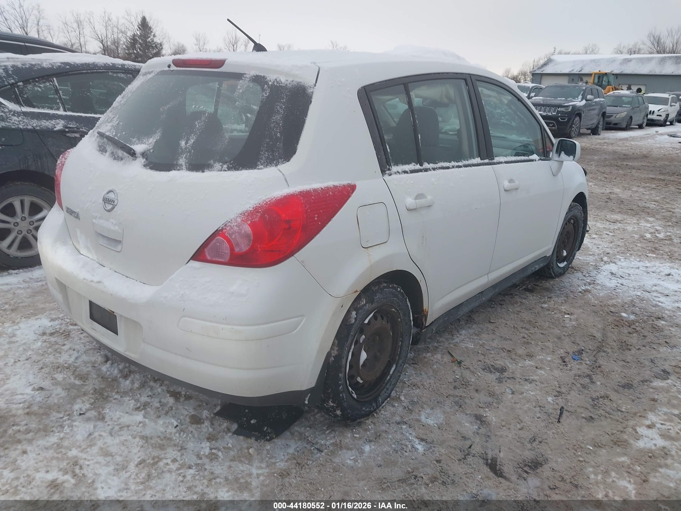 NISSAN VERSA image 4
