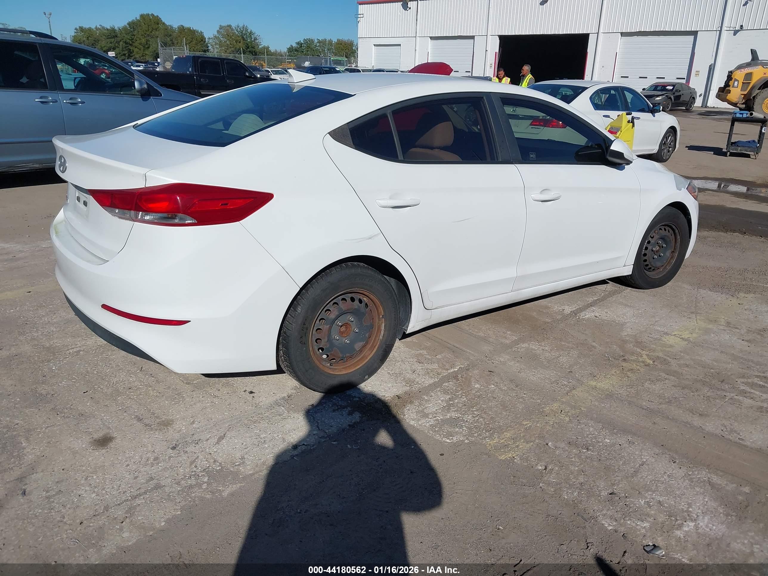 HYUNDAI ELANTRA image 4