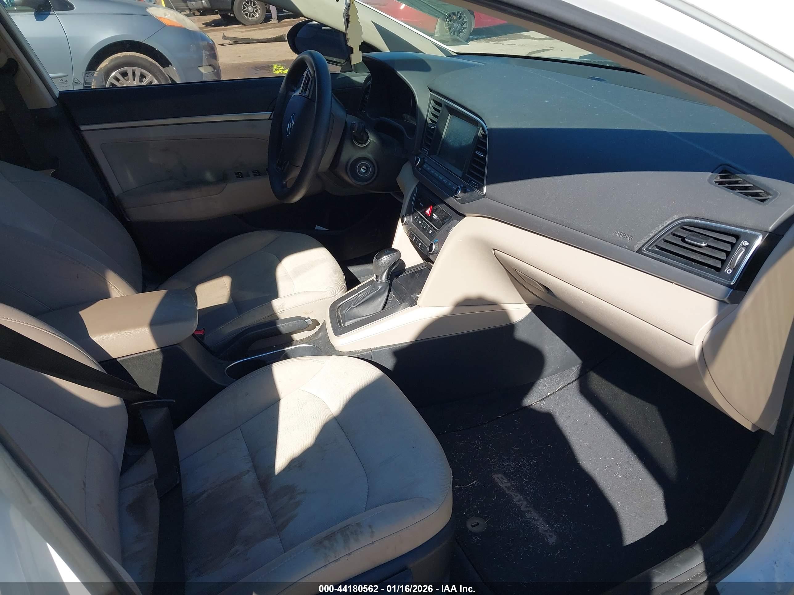 HYUNDAI ELANTRA image 5