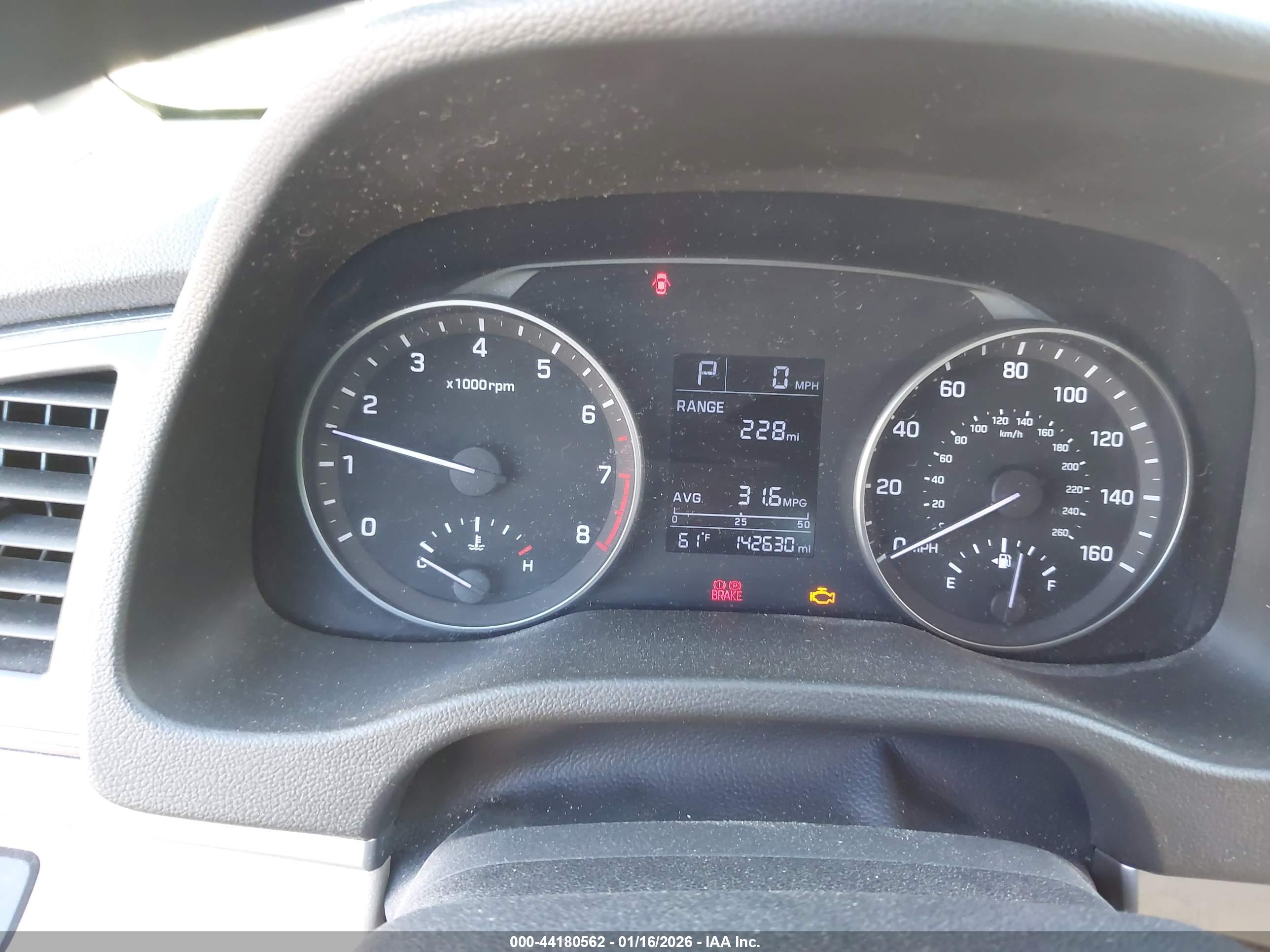 HYUNDAI ELANTRA image 7