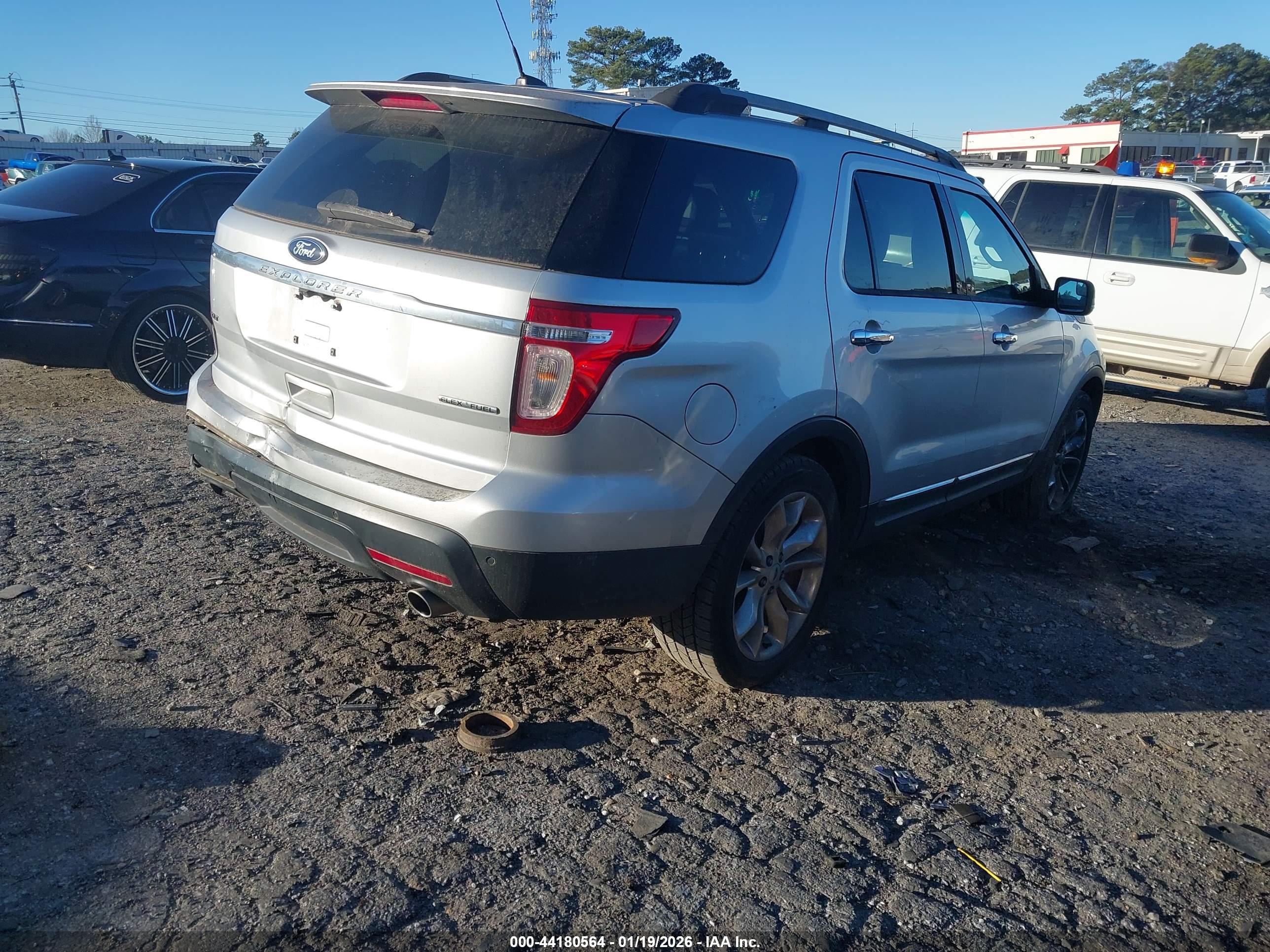 FORD EXPLORER image 4